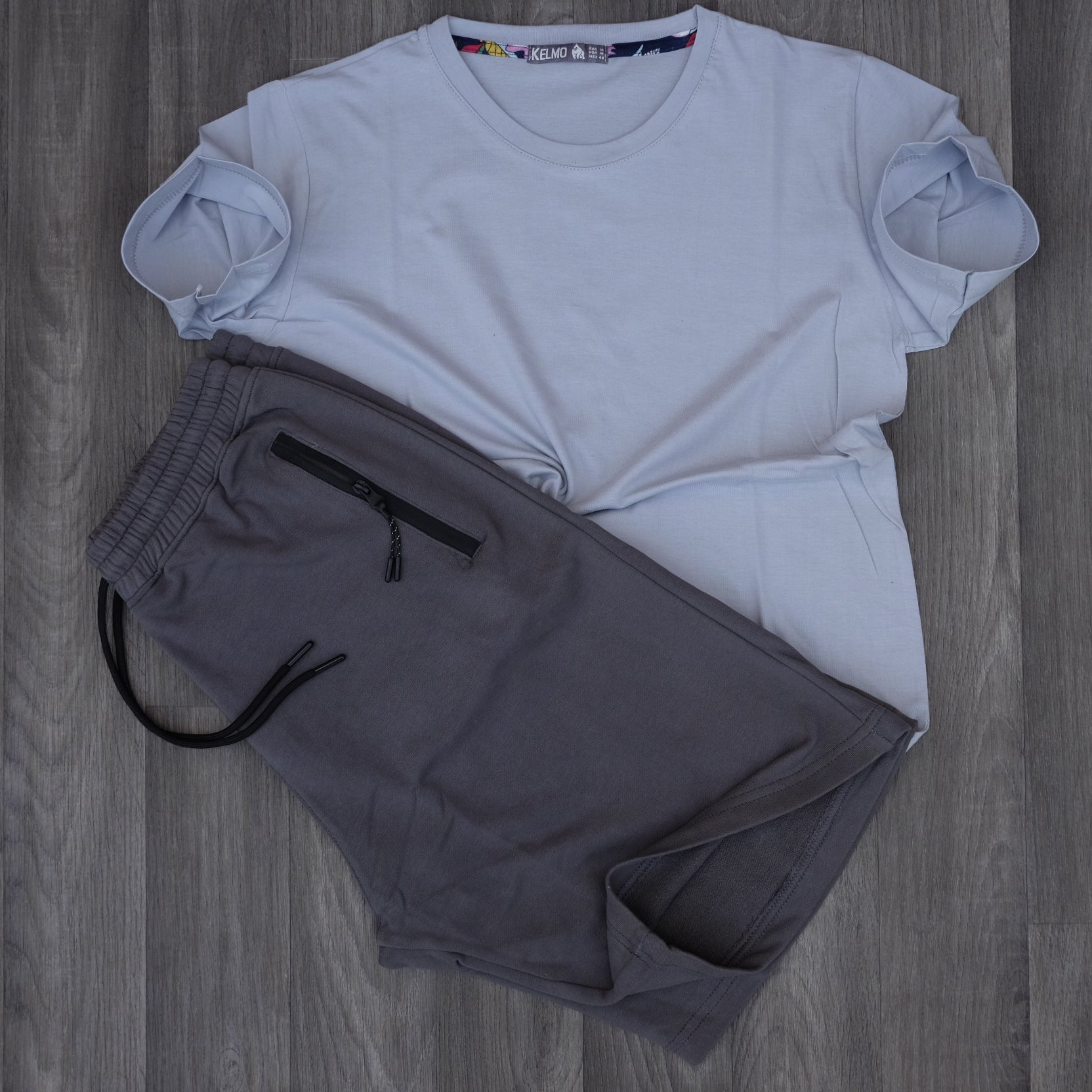Ensemble T-Shirt Gris Clair et Short Gris Foncé