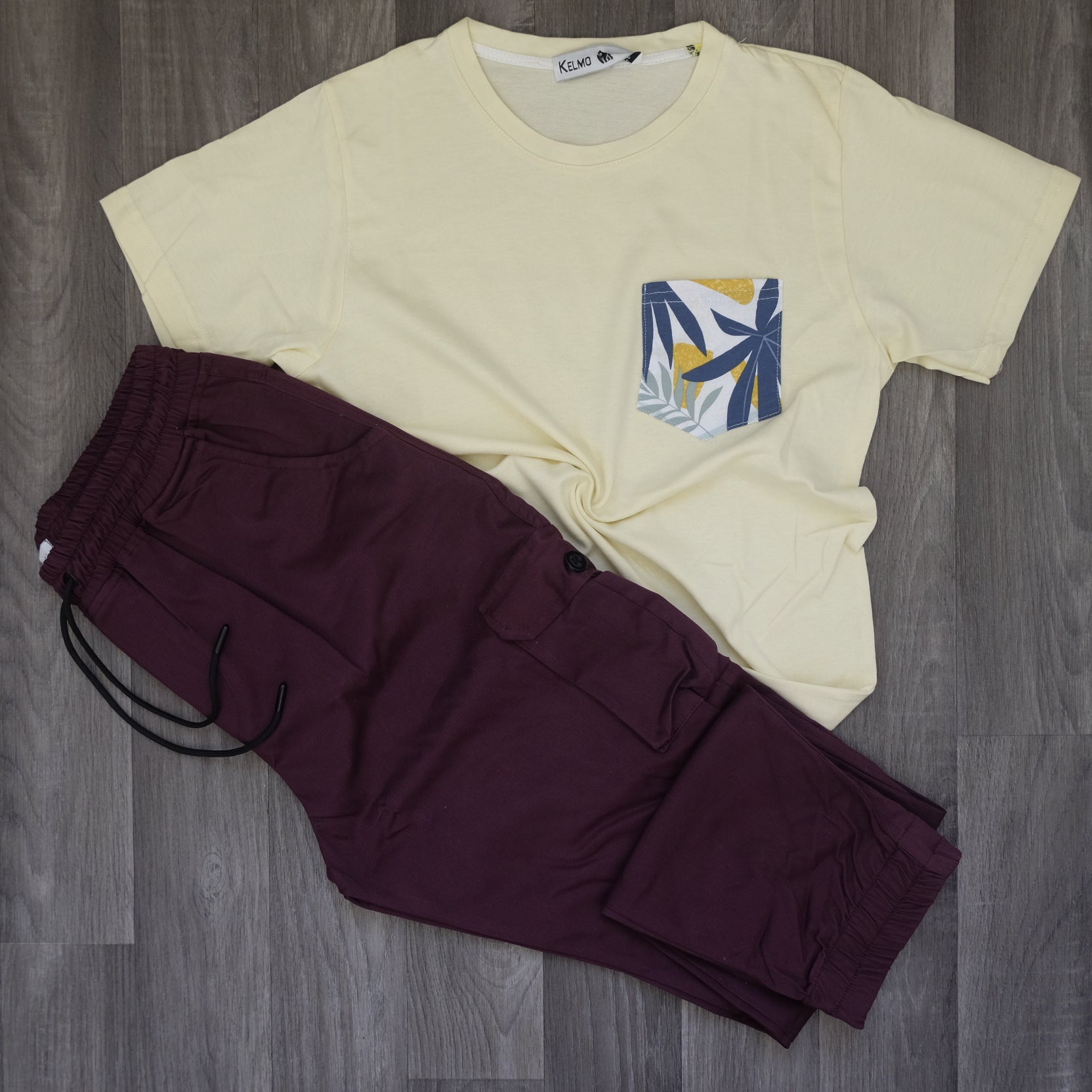 Ensemble T-shirt Jaune Hawaï et Cargo Grenat