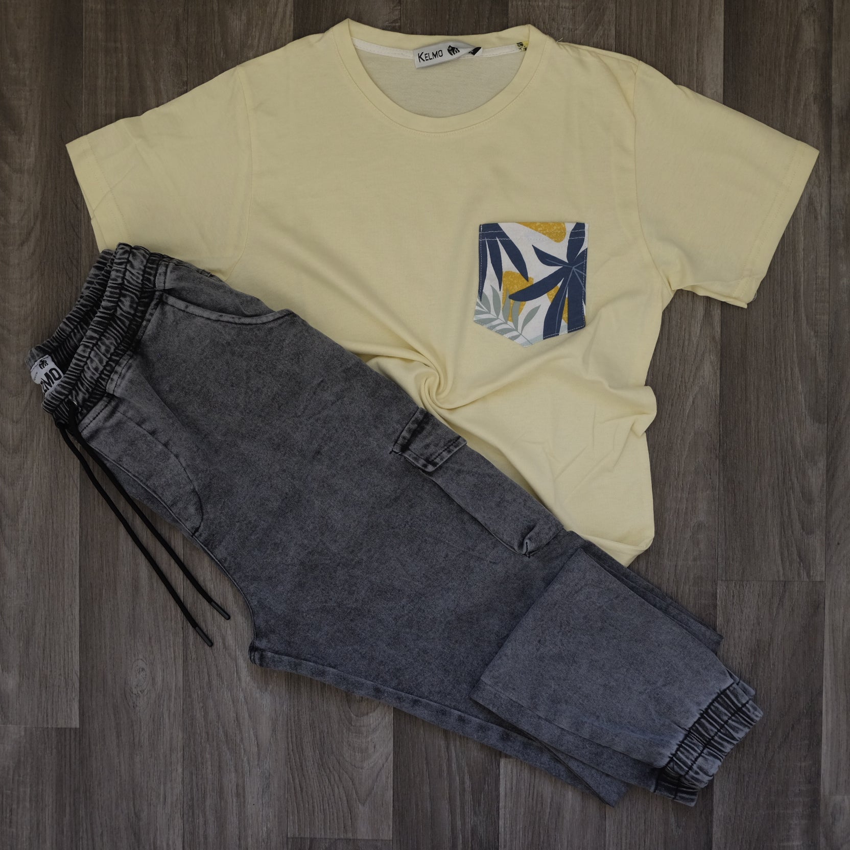 Ensemble T-shirt Jaune Hawaï et Jean Gris Délavé