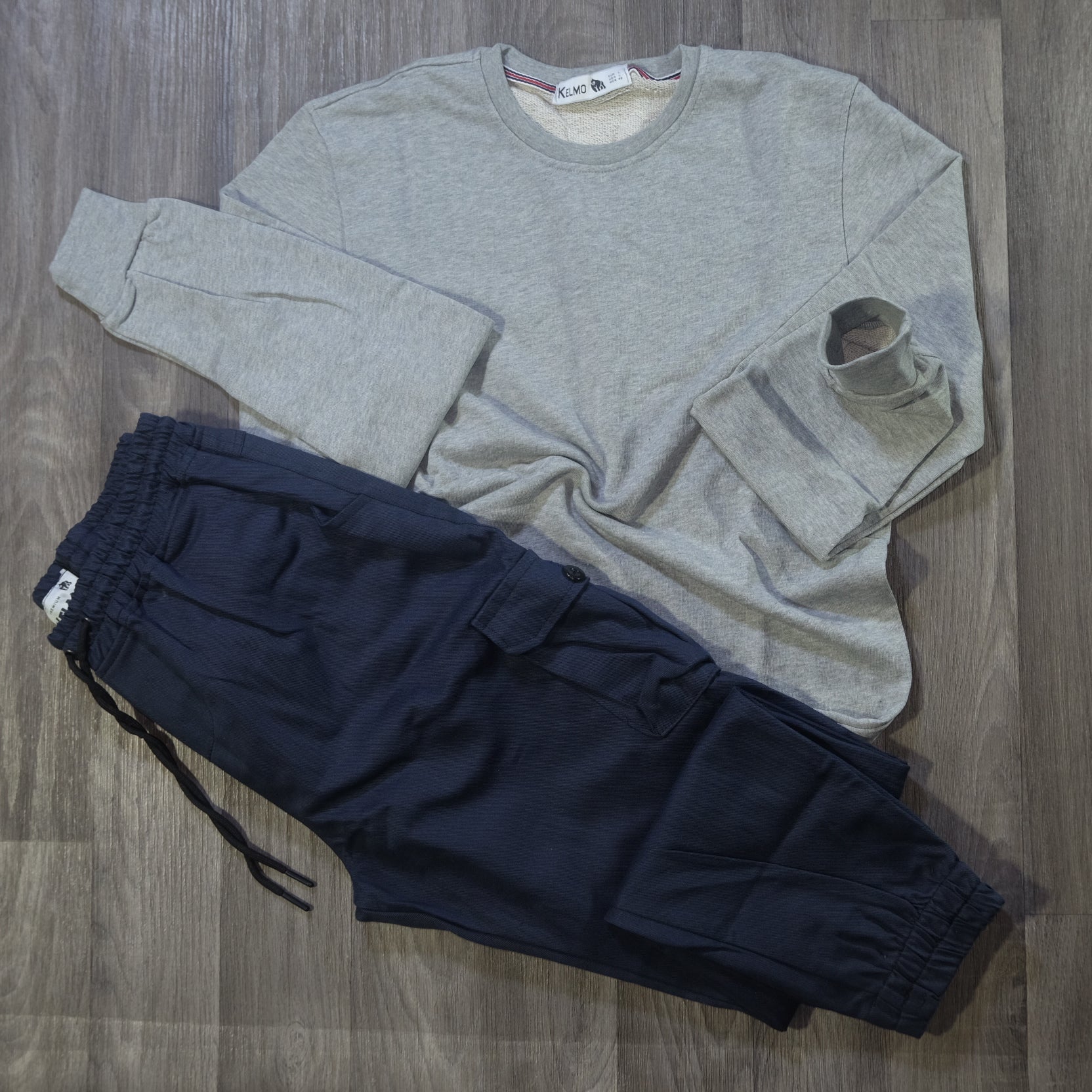 Ensemble Cargo Para Bleu Marine et Sweat Gris