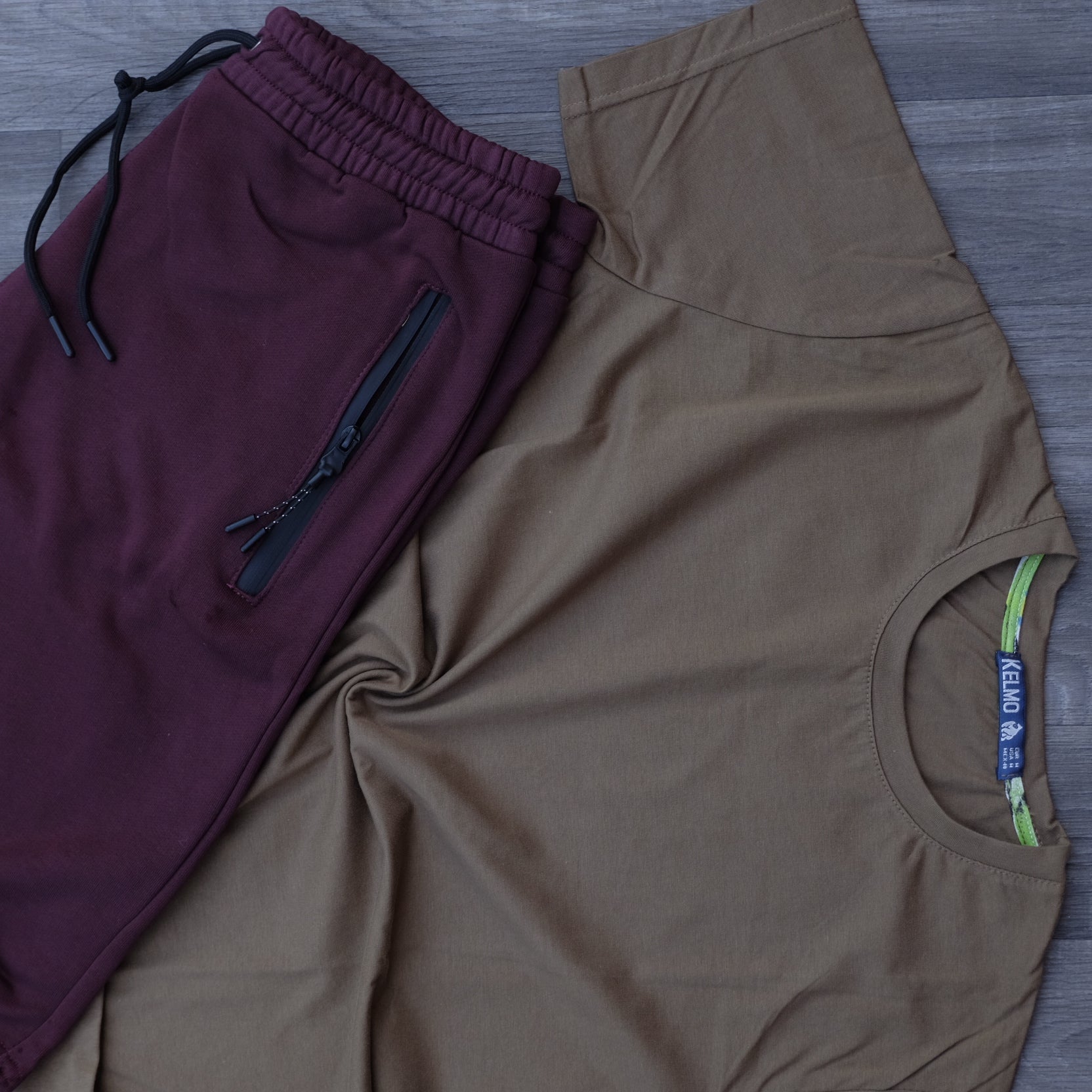 Ensemble T-Shirt Marron et Short Grenat