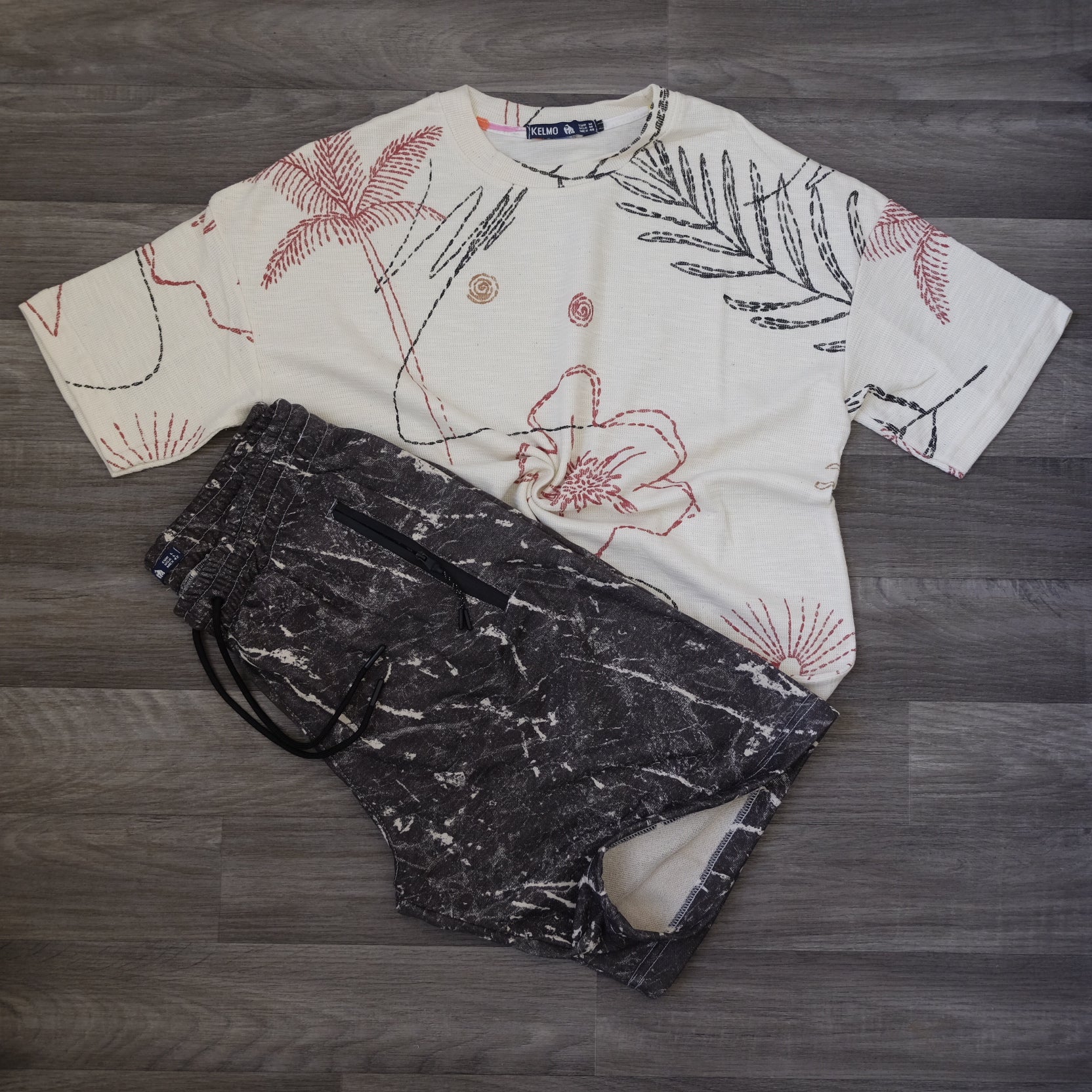 Ensemble T-shirt Oversize Palmier Écru et Short Imprimé Marbre Noir