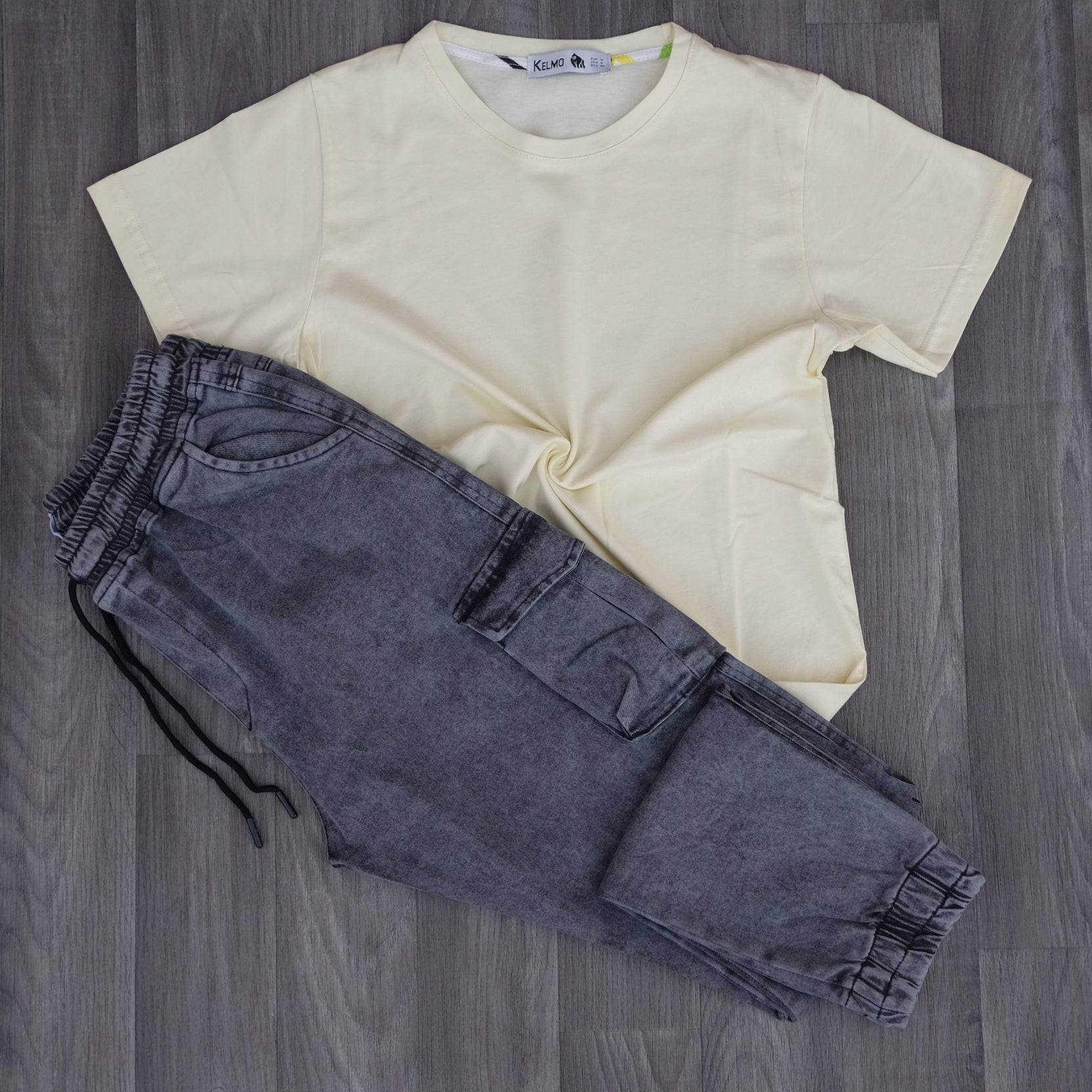Ensemble T-shirt Jaune Pâle et Jean Cargo Délavé Gris
