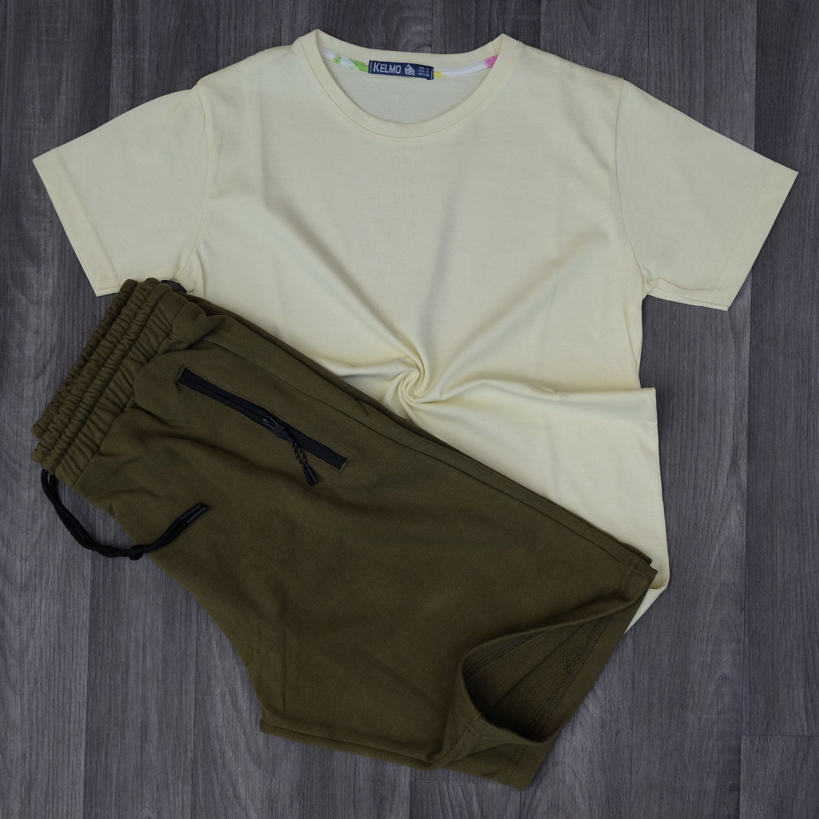 Ensemble T-Shirt Jaune et Short Kaki