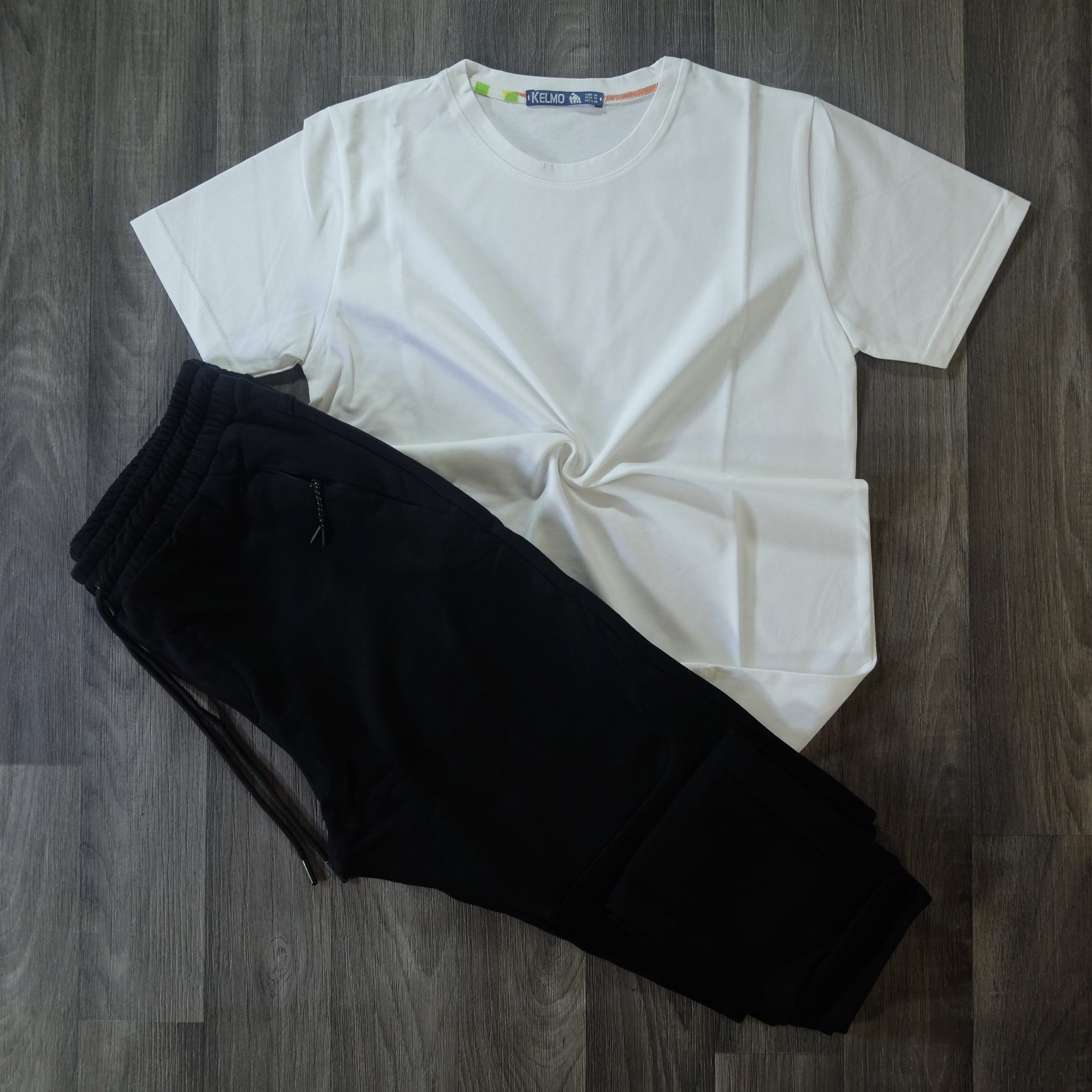 Ensemble T-shirt Blanc et Jogging Noir