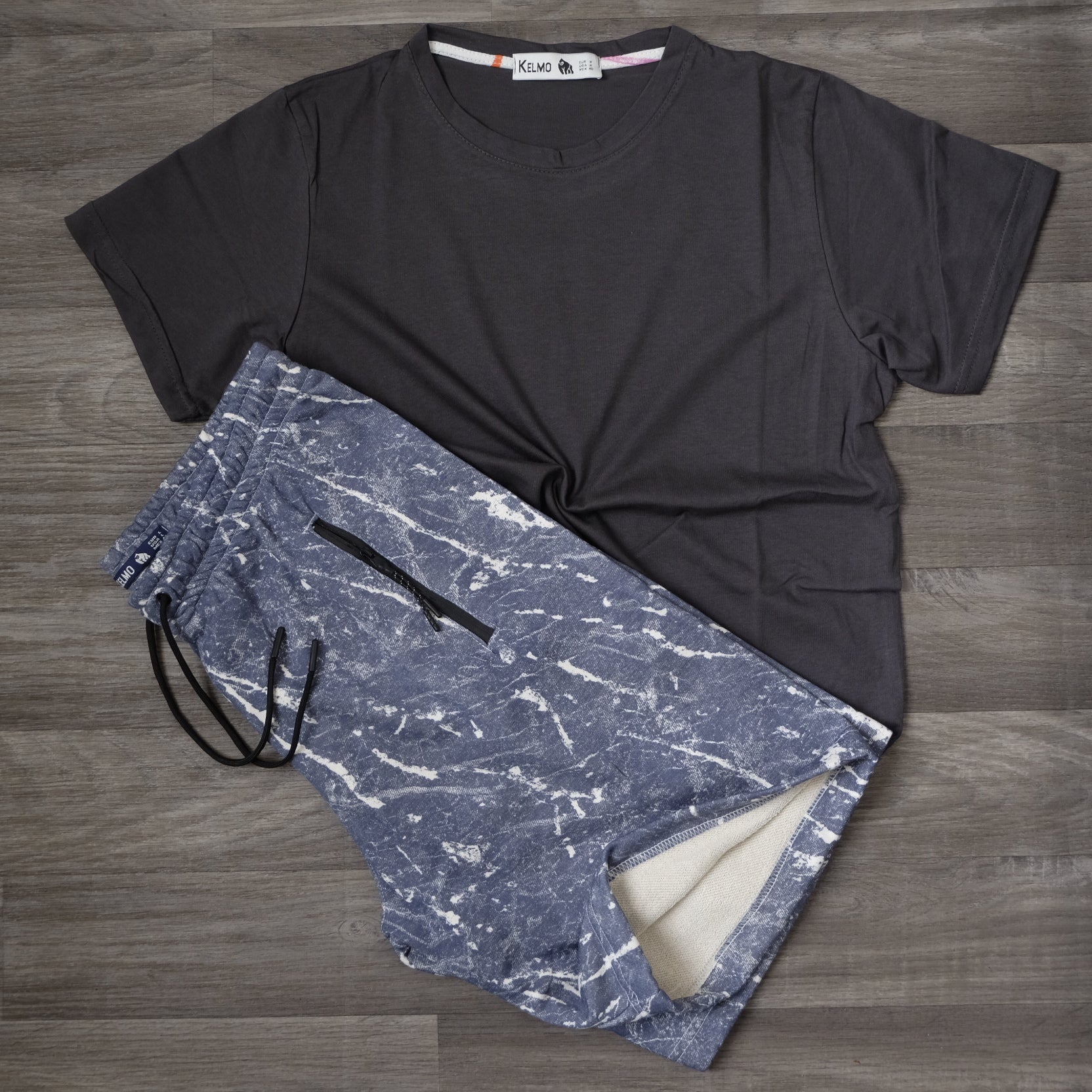 Ensemble T-shirt Gris Anthracite et Short Imprimé Marbre Bleu Marine