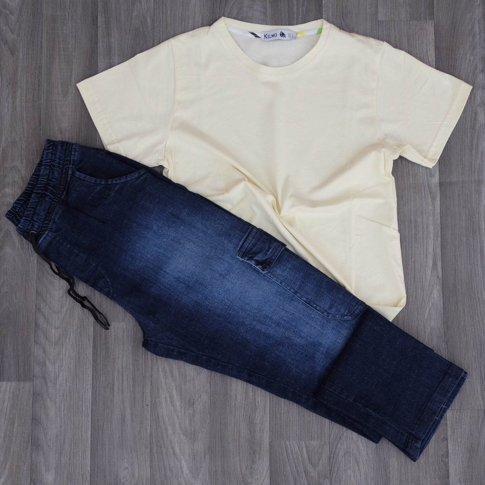 Ensemble T-shirt Jaune Pâle et Jean Délavé Straight