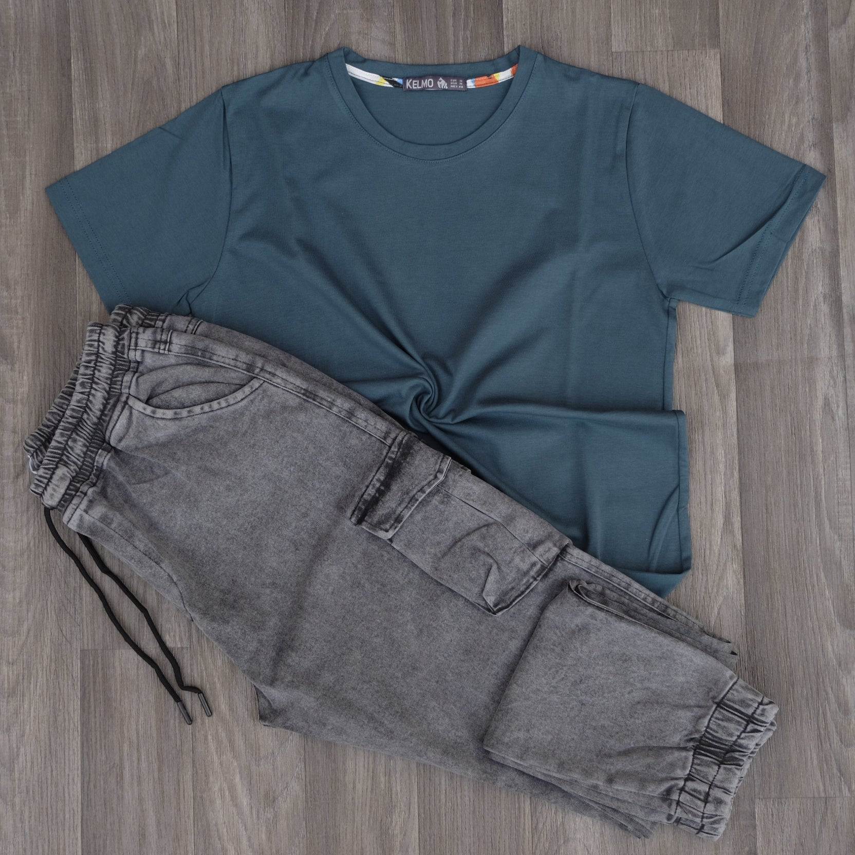 Ensemble T-shirt Bleu Pétrole et Jean Cargo Délavé Gris