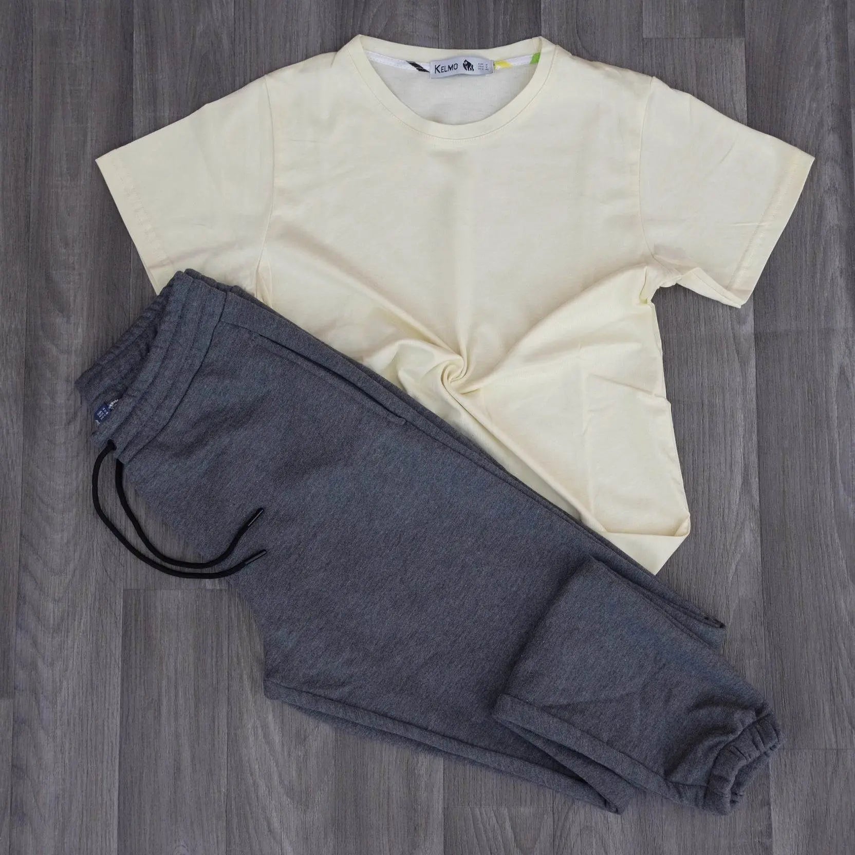 Ensemble T-shirt Jaune Pâle et Jogging Gris Foncé Chiné