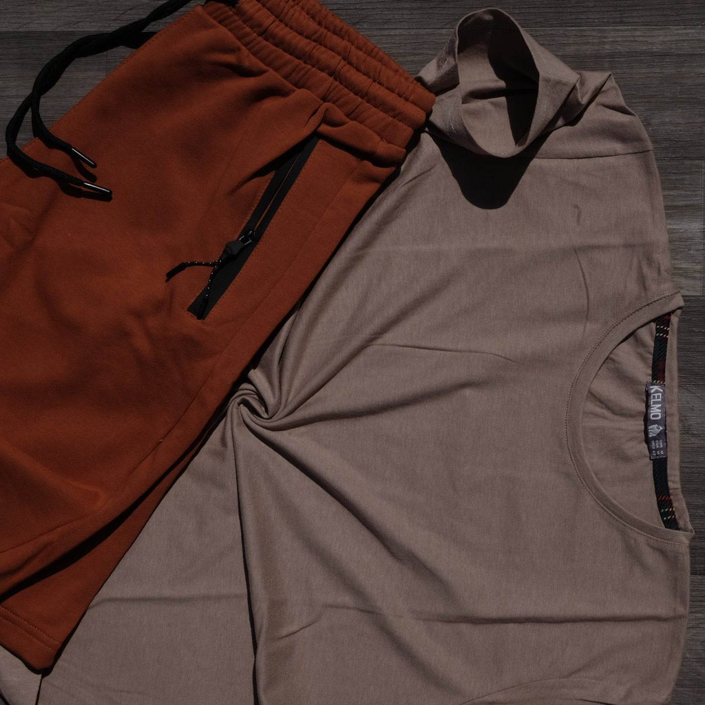 Ensemble T-Shirt Beige Foncé et Short Rouge Brique