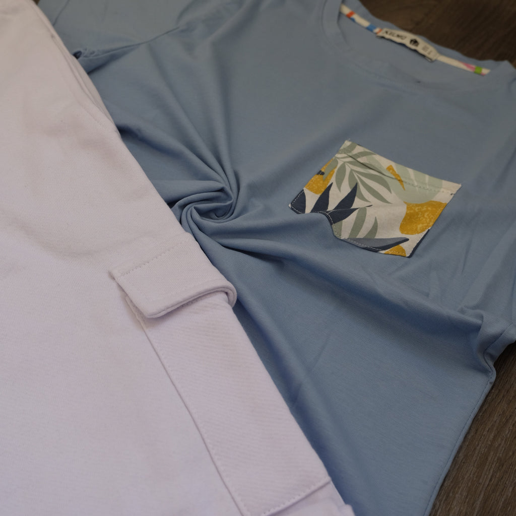 Ensemble T-shirt Bleu Ciel Hawaï et Jogging Cargo Blanc