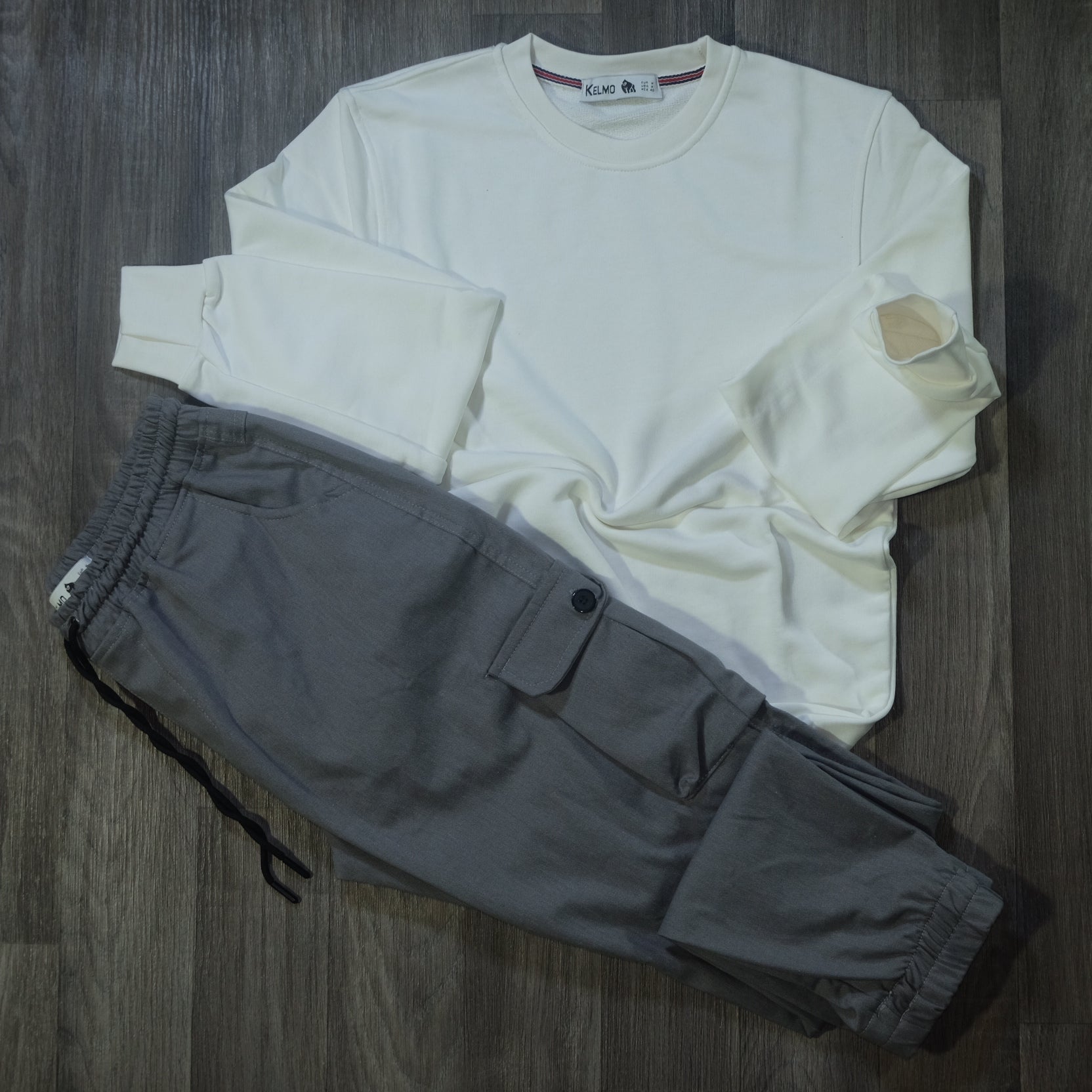 Ensemble Cargo Para Gris et Sweat Blanc
