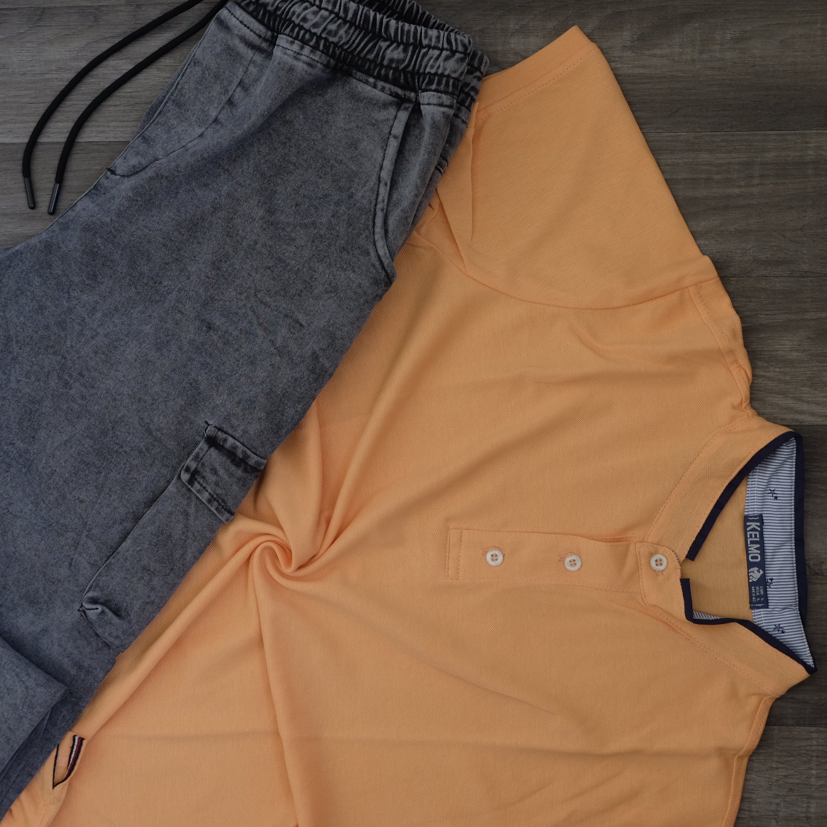 Ensemble Polo Orange Clair et Jean Gris Délavé