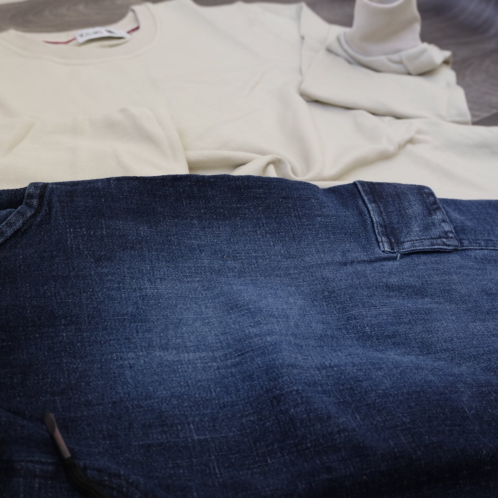 Ensemble Cargo Jeans Délavé Bleu Straight + Sweat Beige