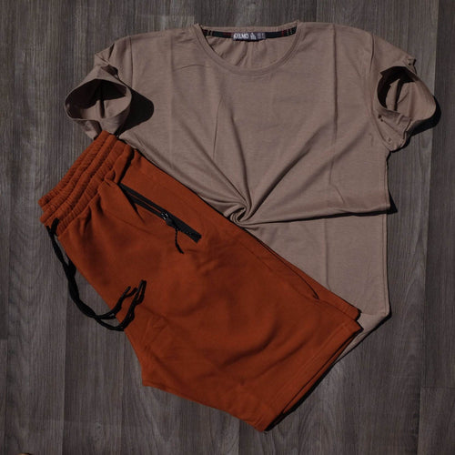 Ensemble T-Shirt Beige Foncé et Short Rouge Brique