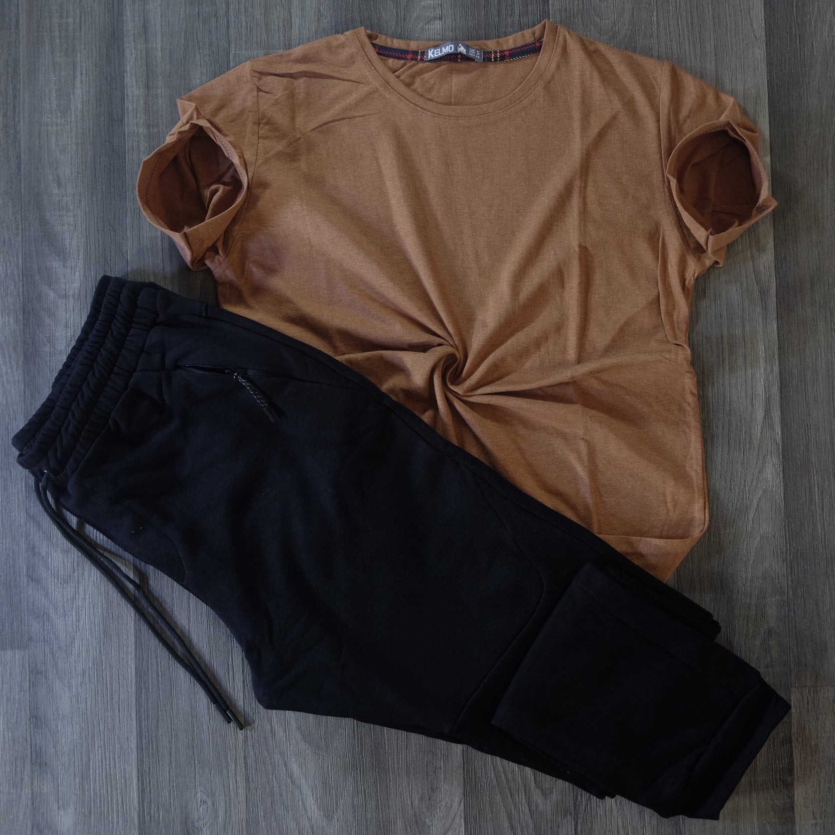 Ensemble T-shirt Marron et Jogging Noir