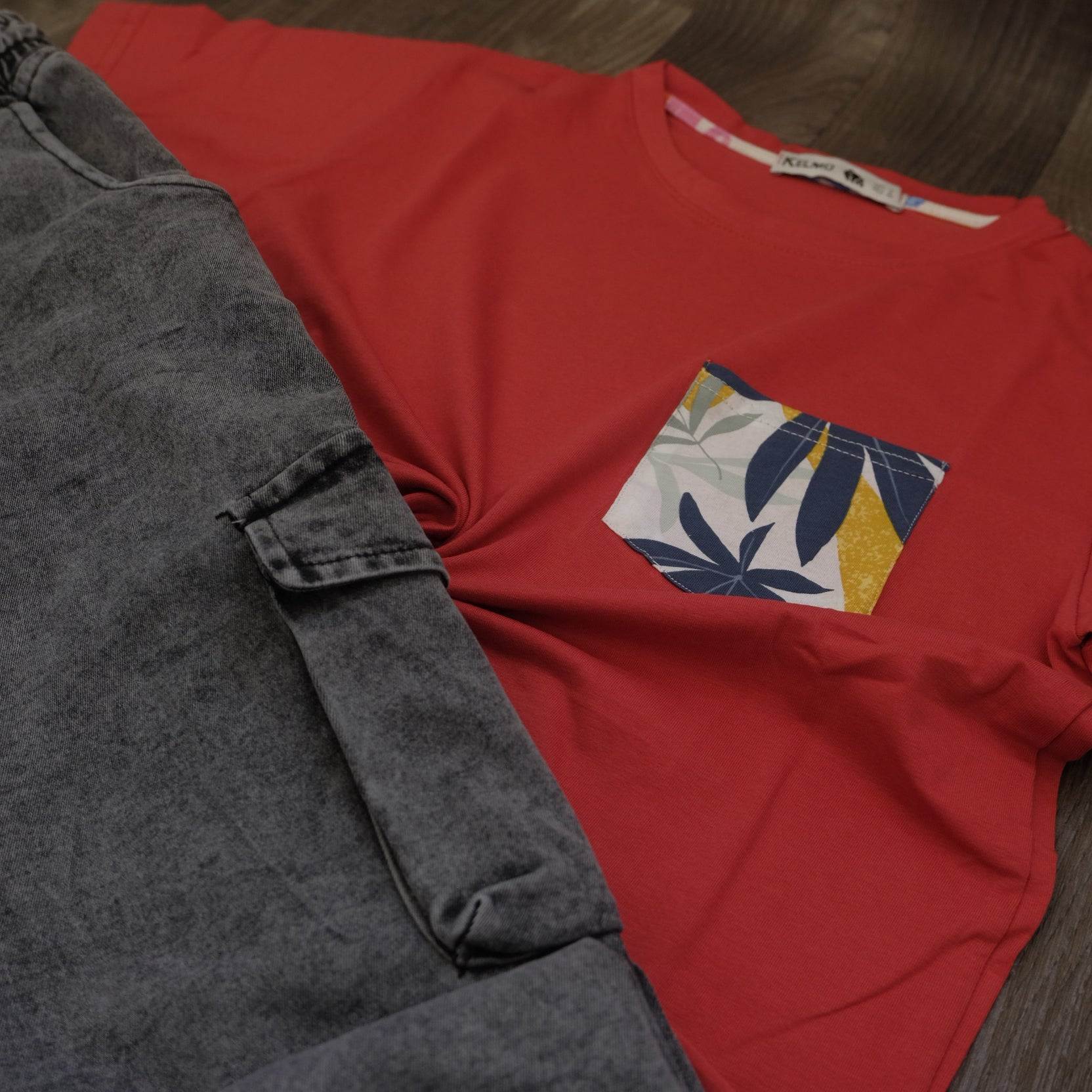 Ensemble T-shirt Rouge Hawaï et Jean Gris Délavé