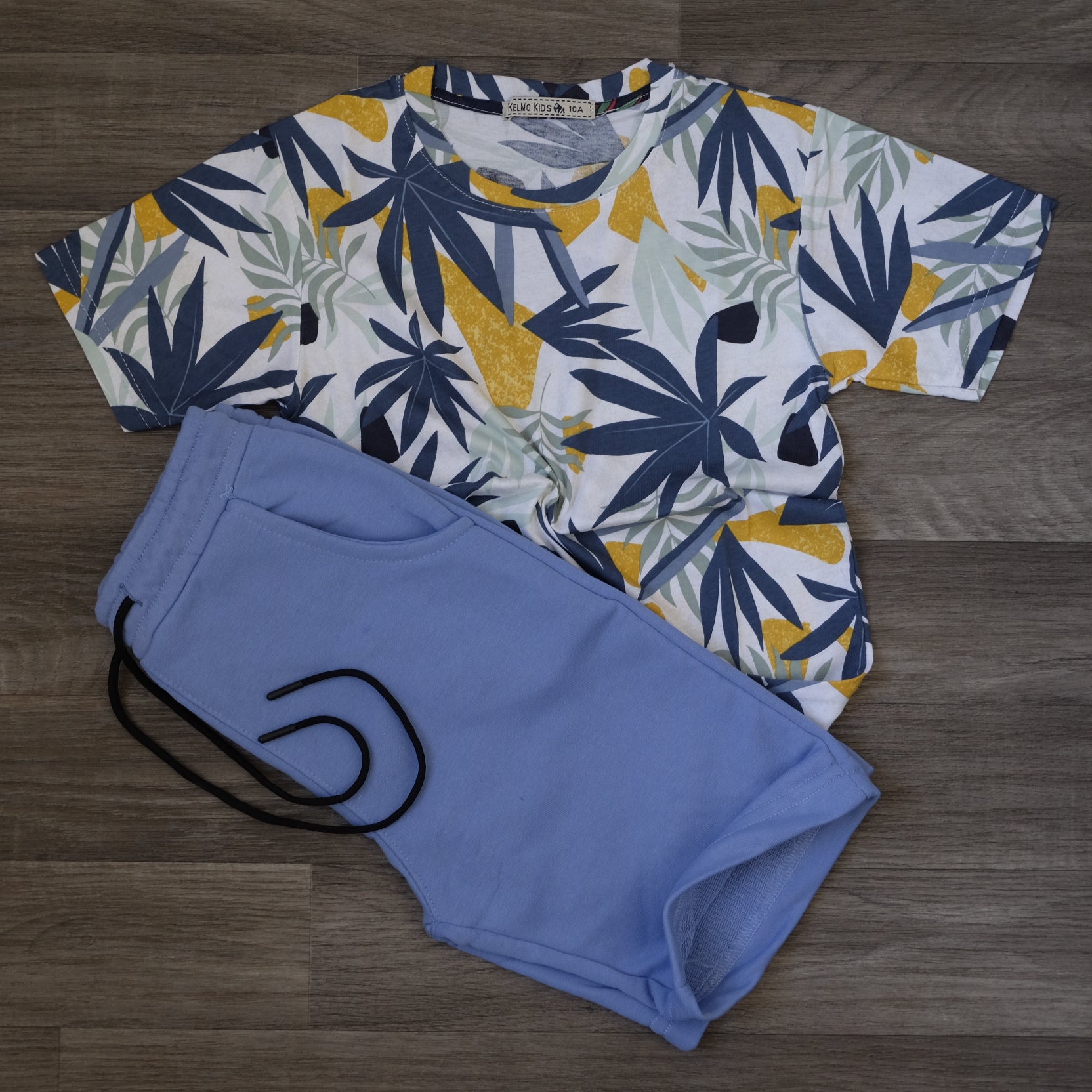 Ensemble Enfant T-shirt Imprimé Tropical et Short Jogging Bleu Ciel