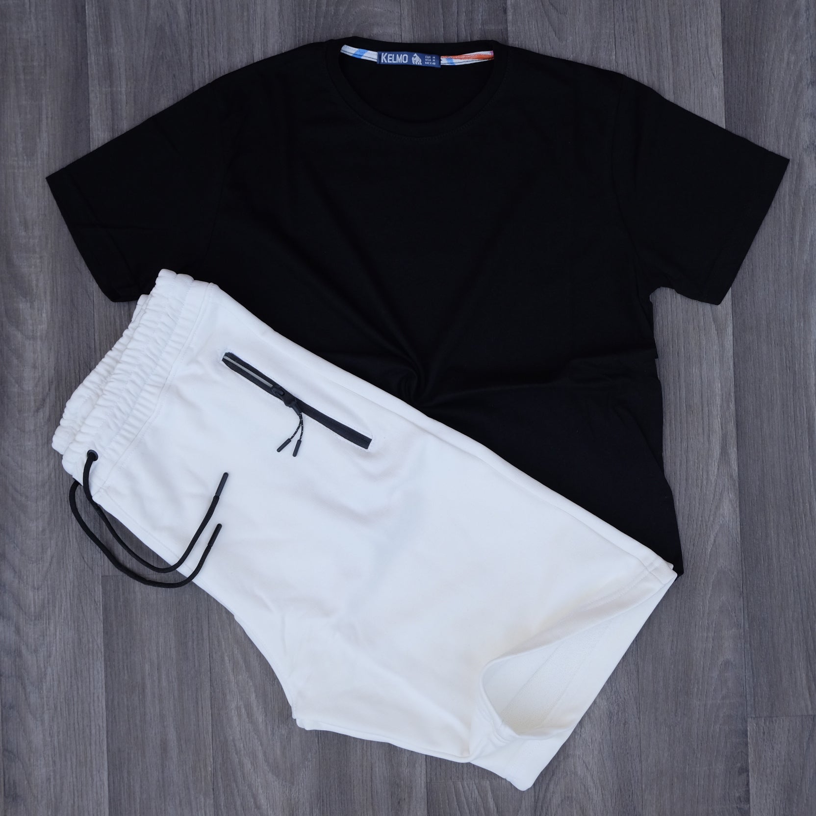Ensemble T-Shirt Noir et Short Blanc