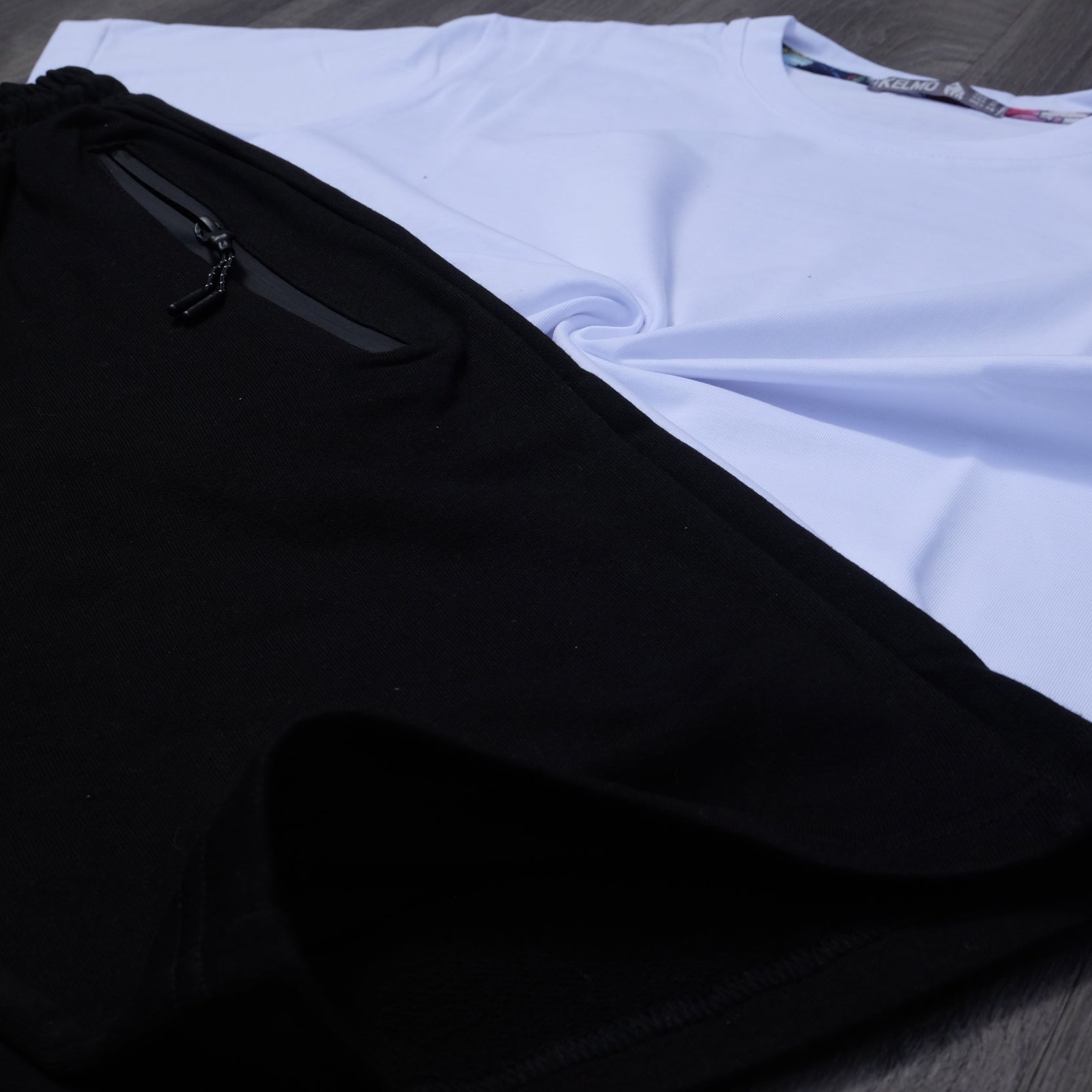 Ensemble T-Shirt Blanc et Short Noir