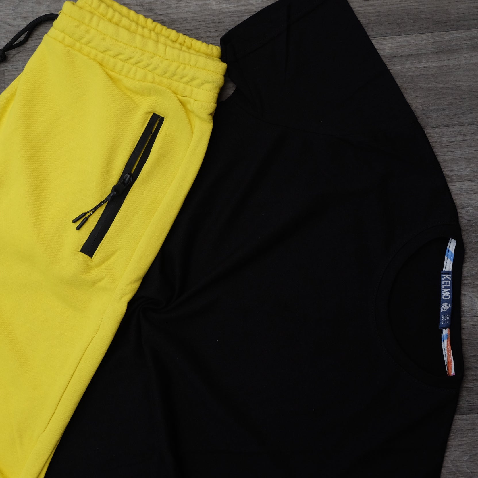 Ensemble T-Shirt Noir et Short Jaune