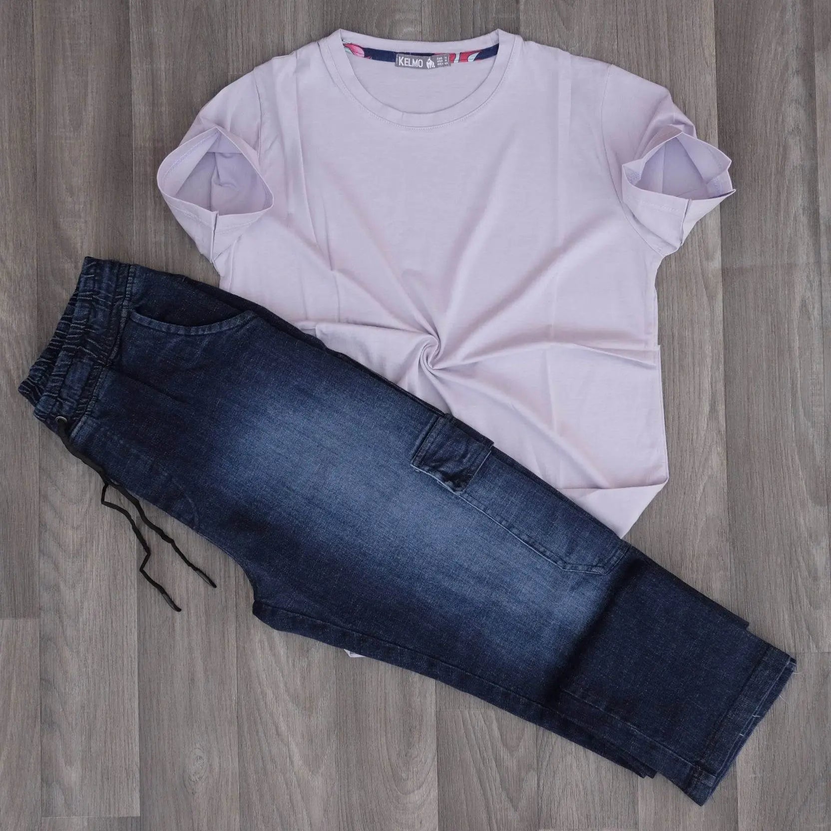 Ensemble T-shirt Mauve et Jean Cargo Délavé Bleu Straight
