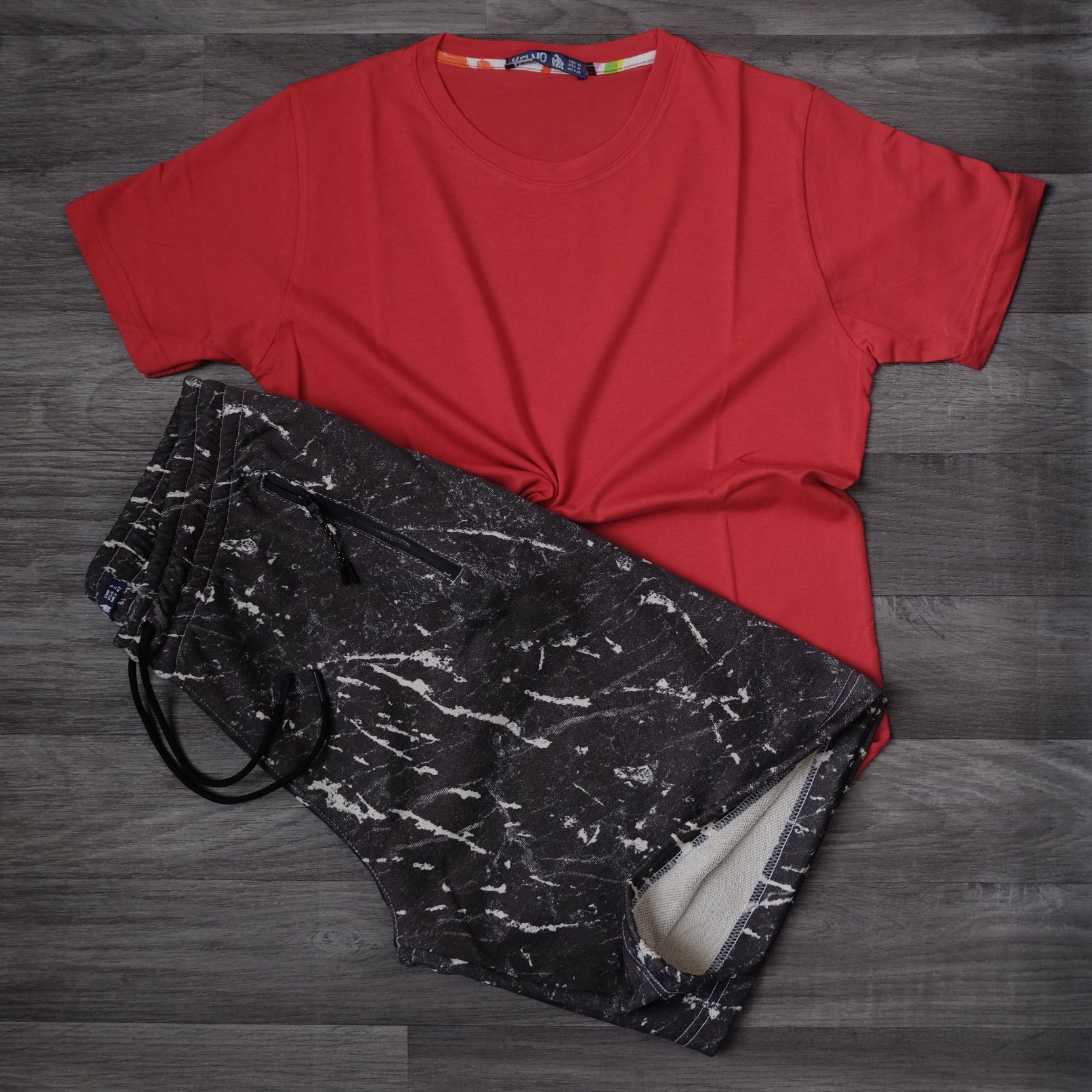 Ensemble T-shirt Rouge et Short Imprimé Marbre Noir