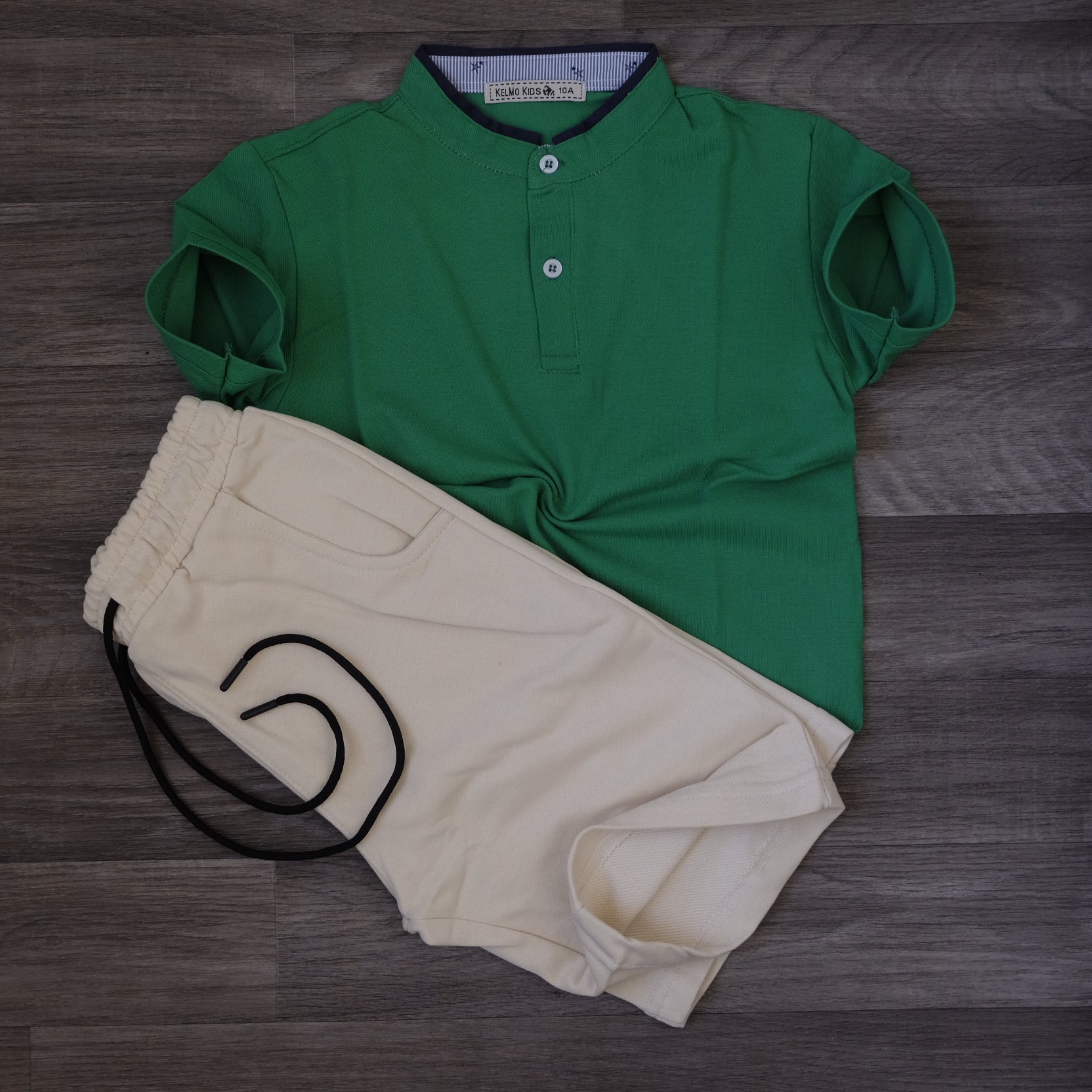 Ensemble Enfant Polo Vert Vif et Short Jogging Beige