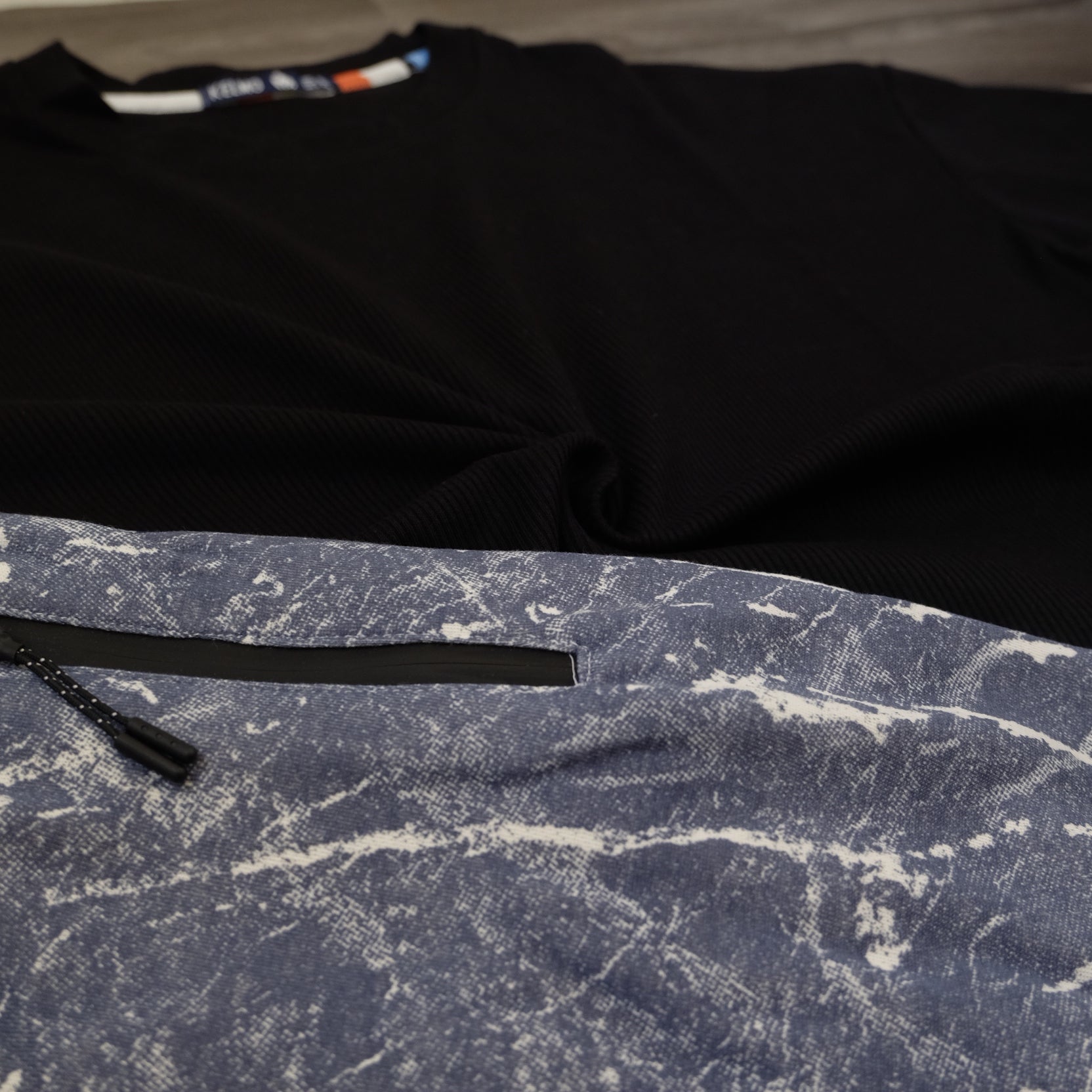 Ensemble T-shirt Noir Oversize et Short Imprimé Marbre Bleu Marine