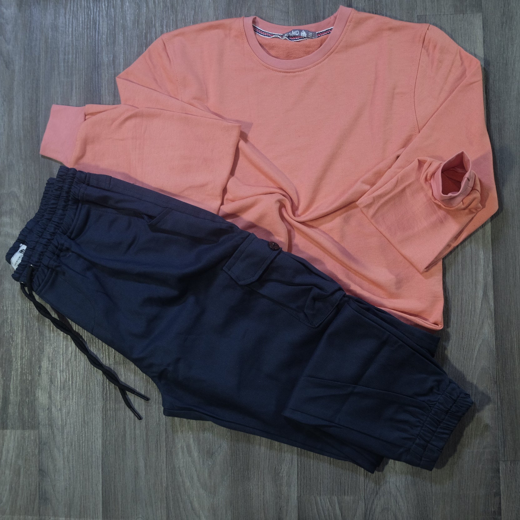 Ensemble Cargo Para Bleu et Sweat Saumon