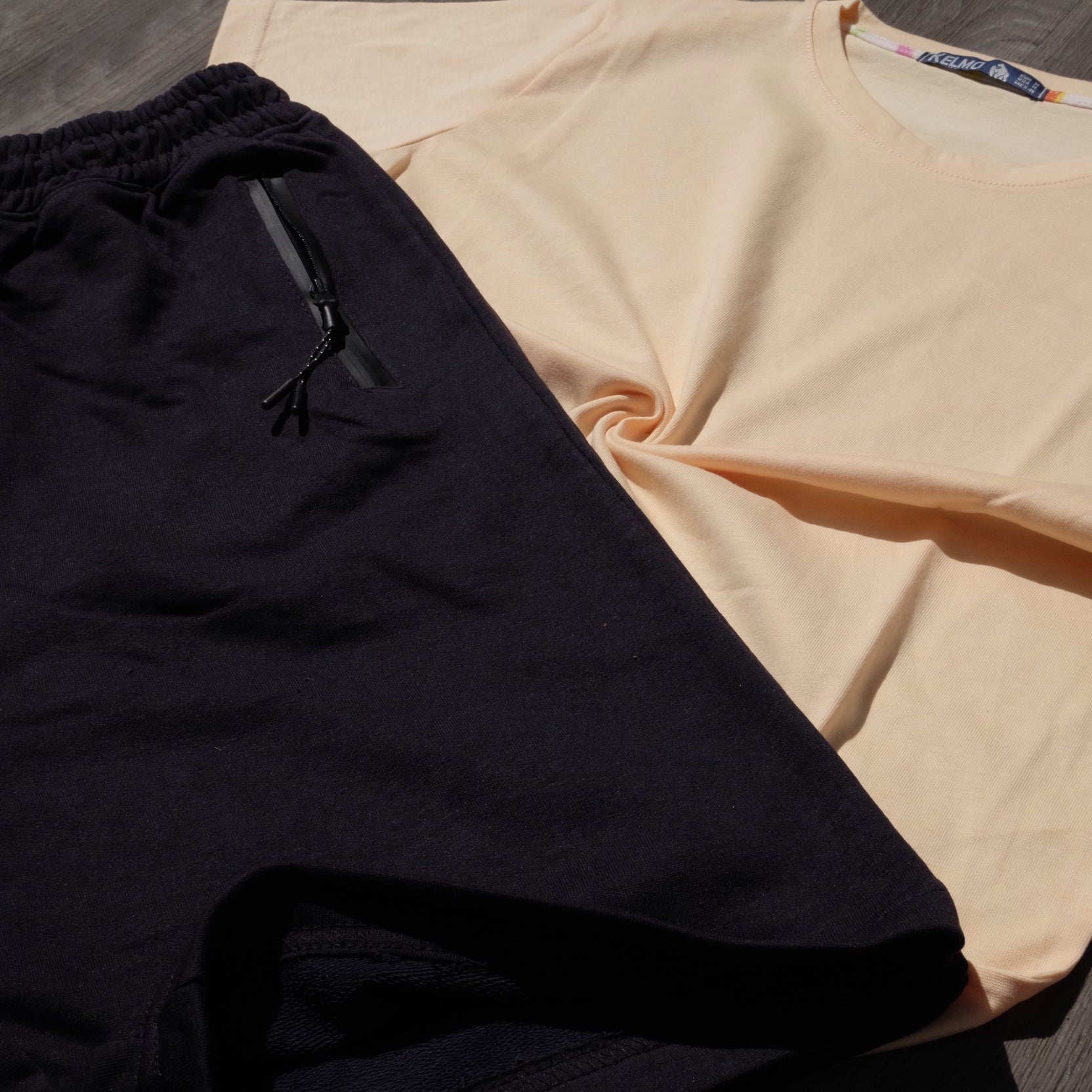 Ensemble T-Shirt Saumon et Short Noir