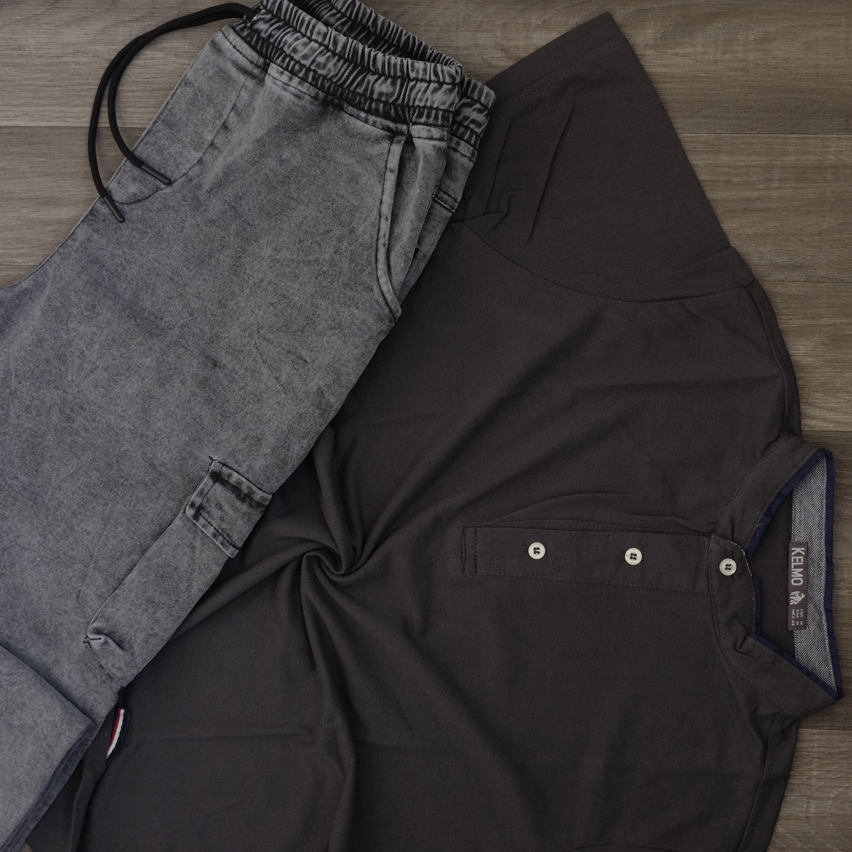 Ensemble Polo Gris Foncé et Jean Gris Délavé