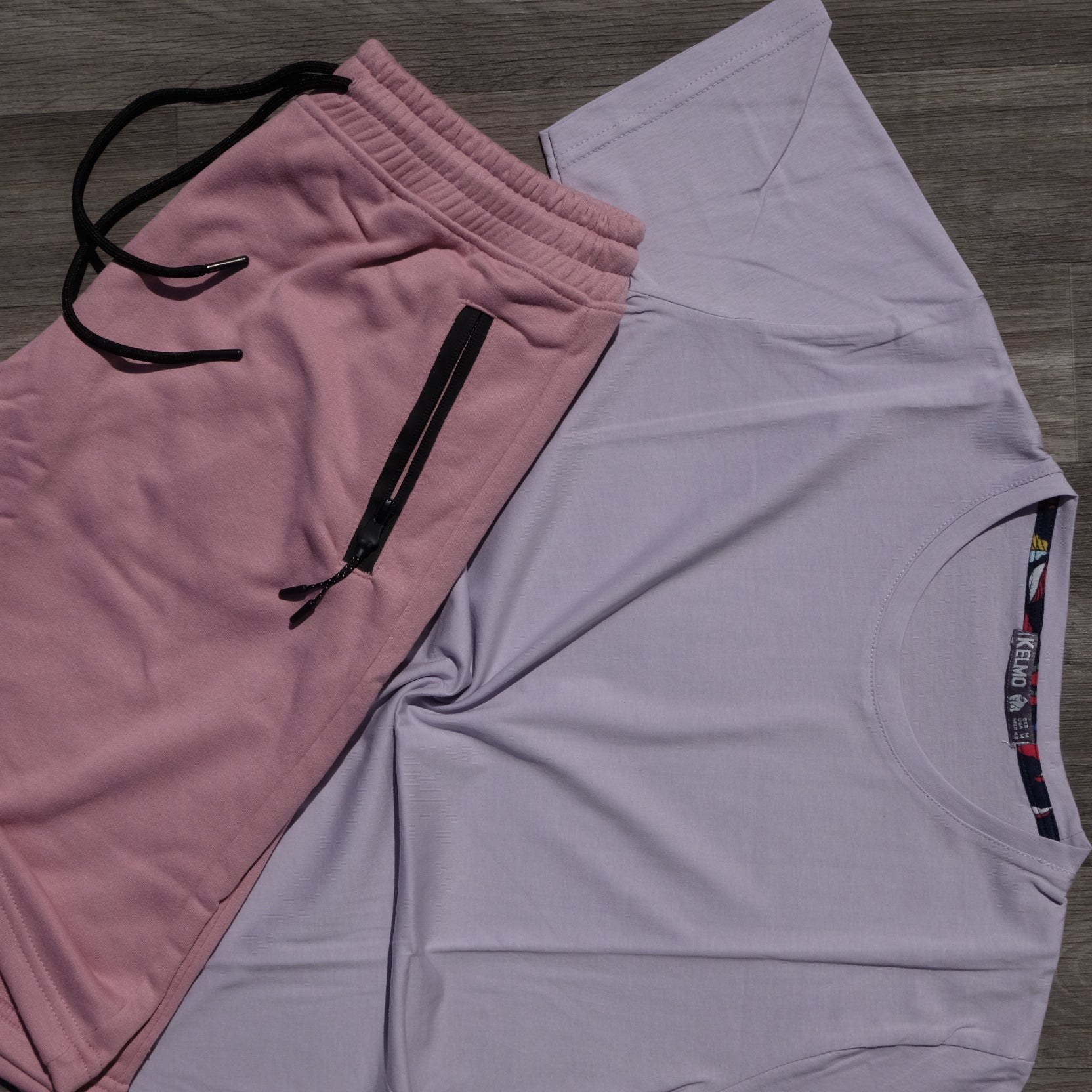 Ensemble T-Shirt Mauve Clair et Short Rose Foncé