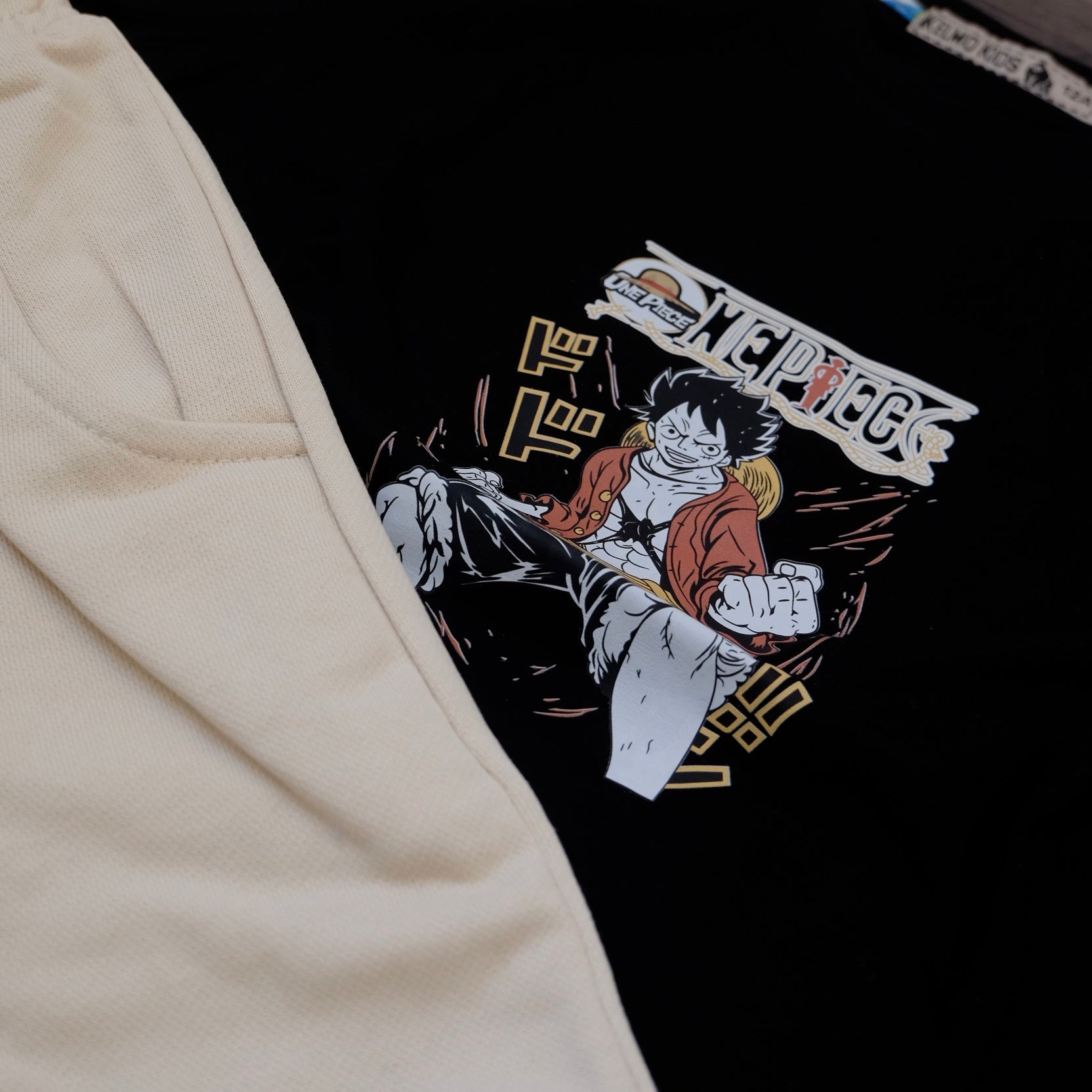 Ensemble Enfant T-shirt Noir Imprimé et Short Jogging Beige