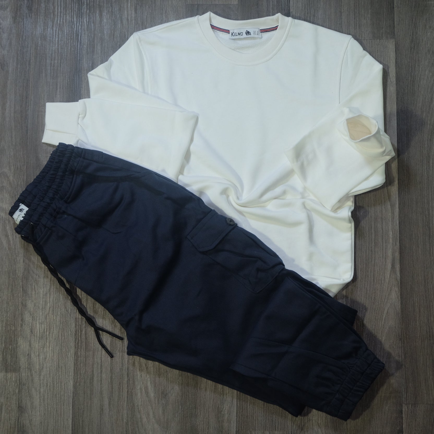 Ensemble Cargo Para Bleu Marine et Sweat Blanc