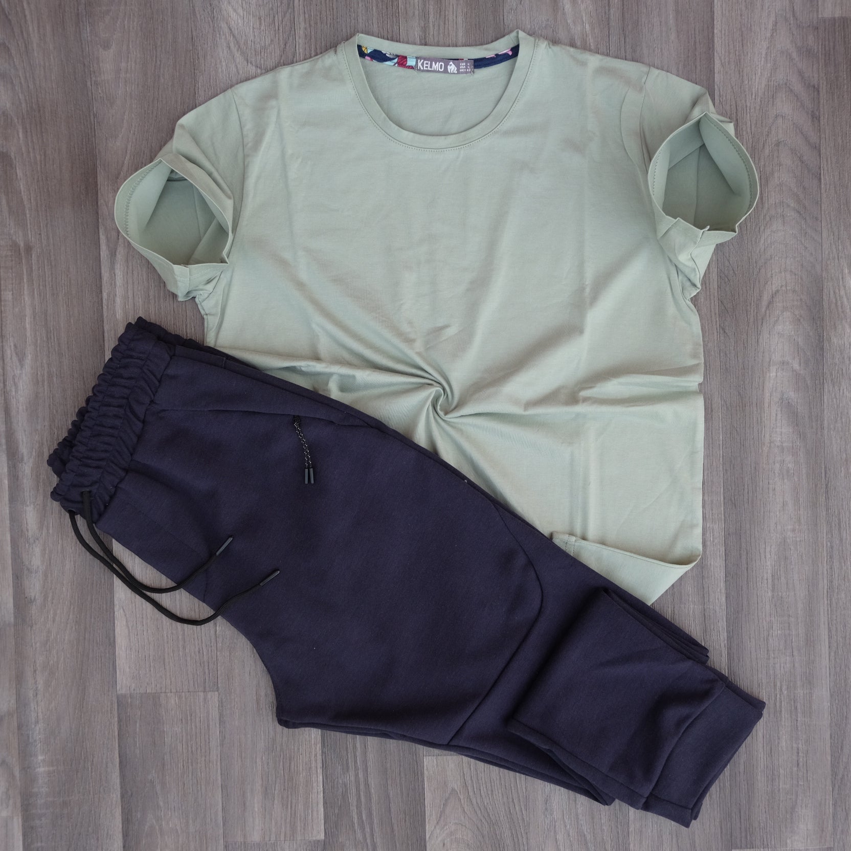 Ensemble T-shirt Vert Nik et Jogging Bleu Marine