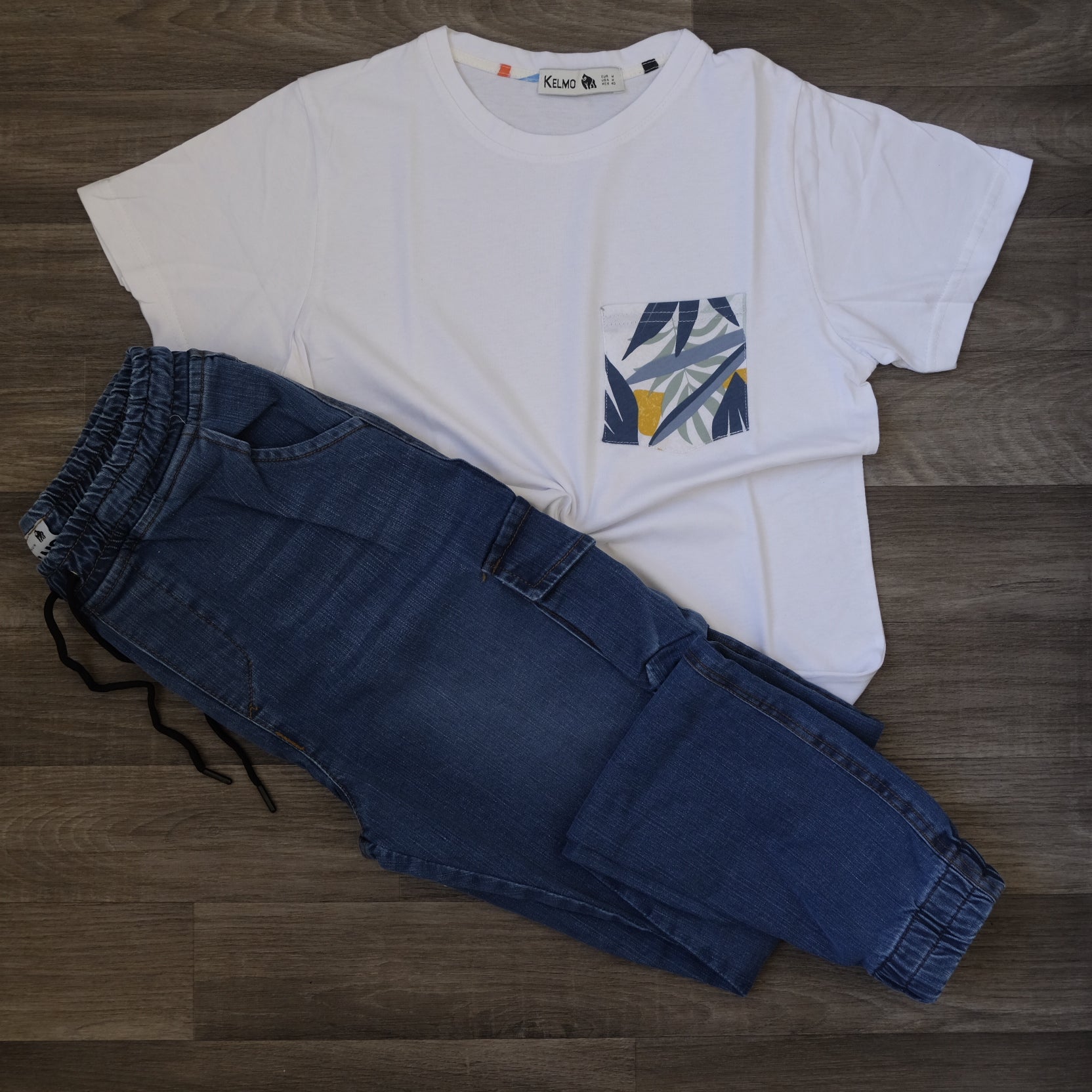 Ensemble T-shirt Blanc Hawaï et Jean Bleu Délavé