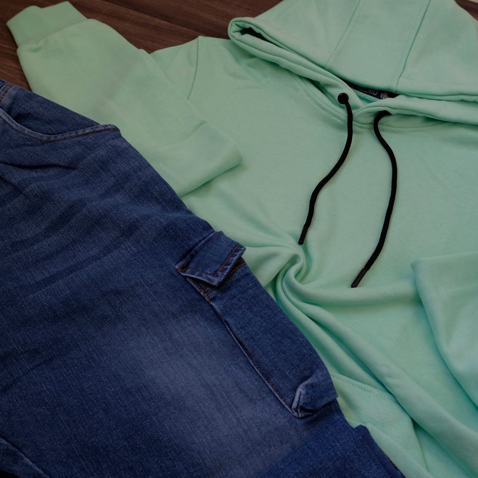 Ensemble Cargo Jeans Délavé Bleu + Capuche Cotton Vert Menthe