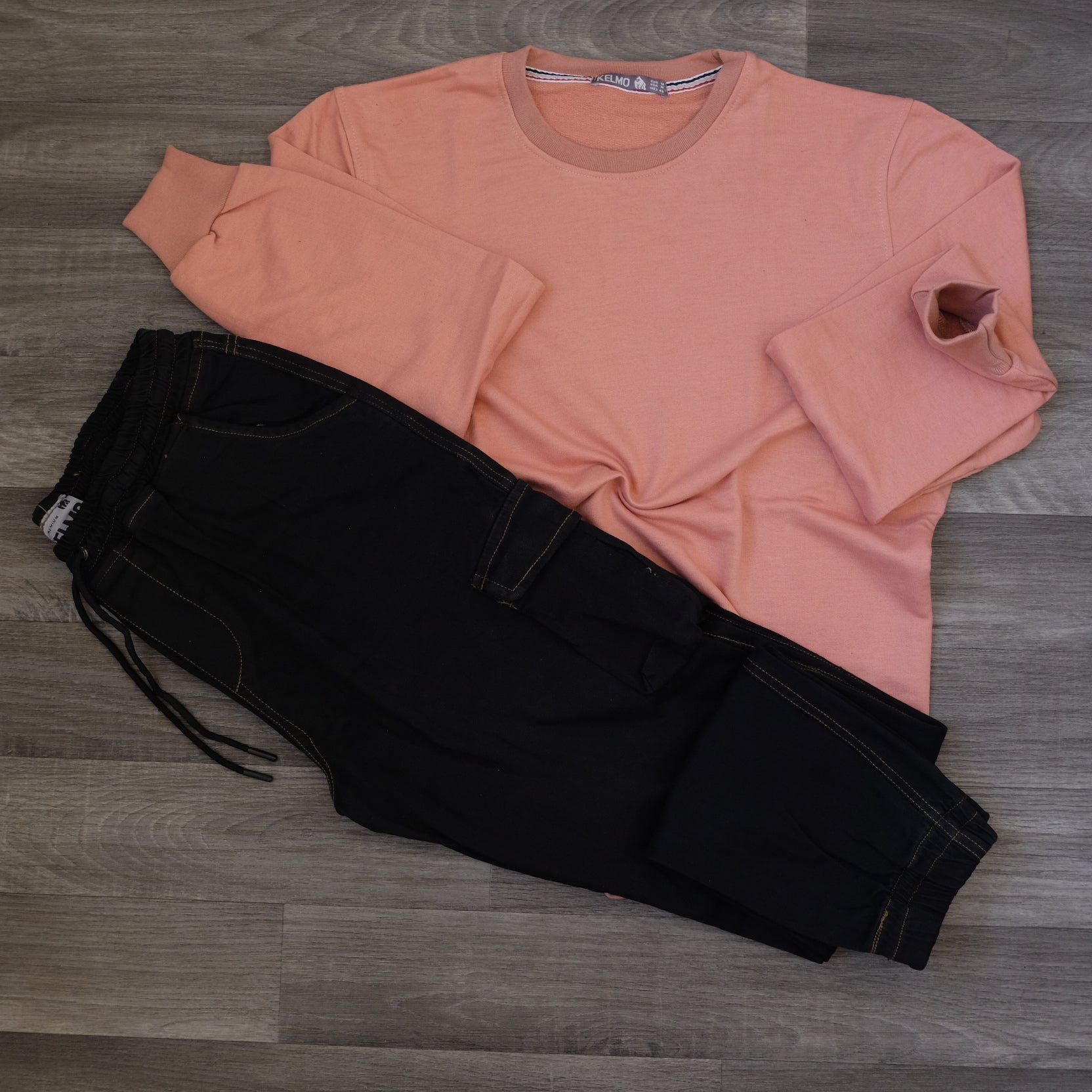 Ensemble Cargo Noir + Sweat Mortadelle