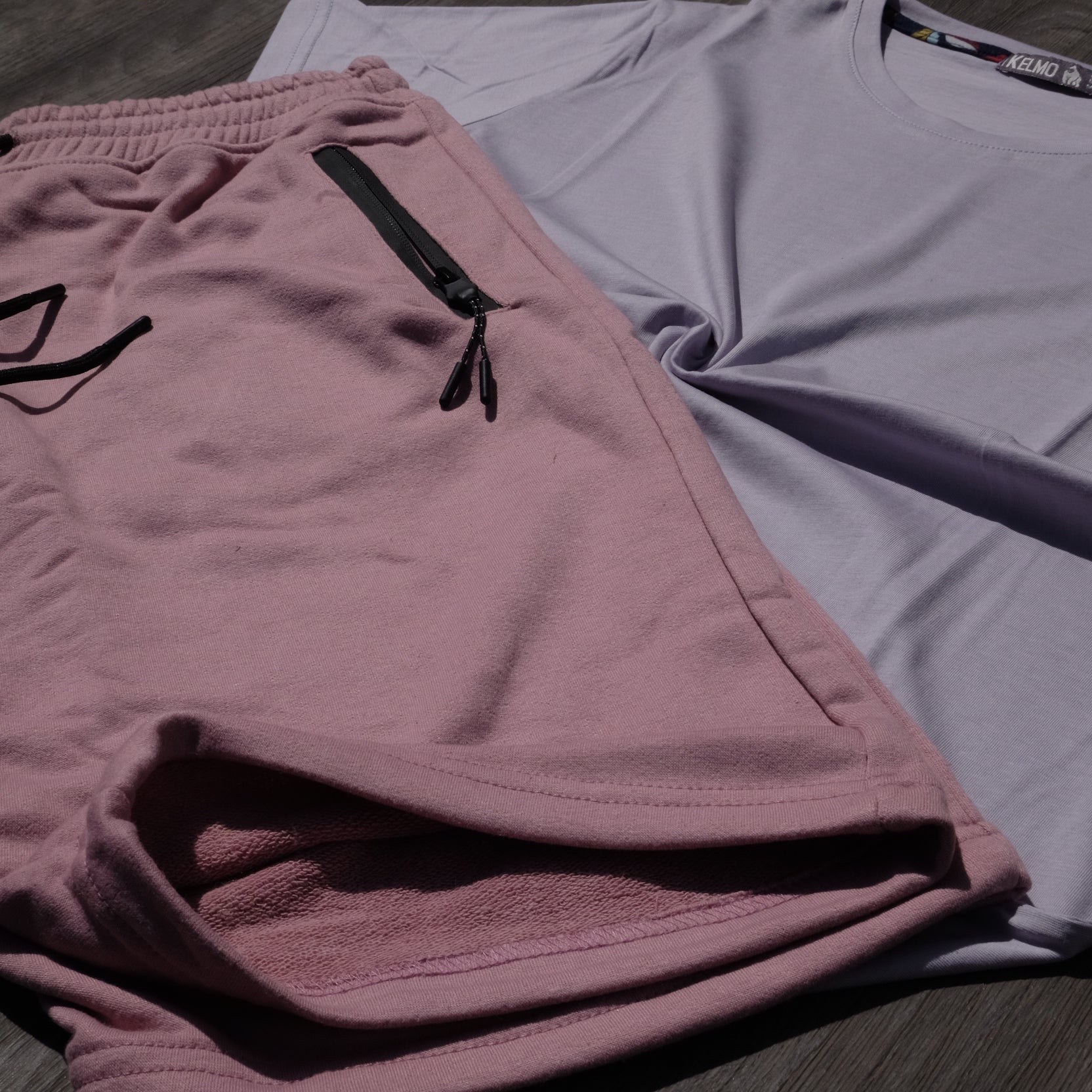 Ensemble T-Shirt Mauve Clair et Short Rose Foncé