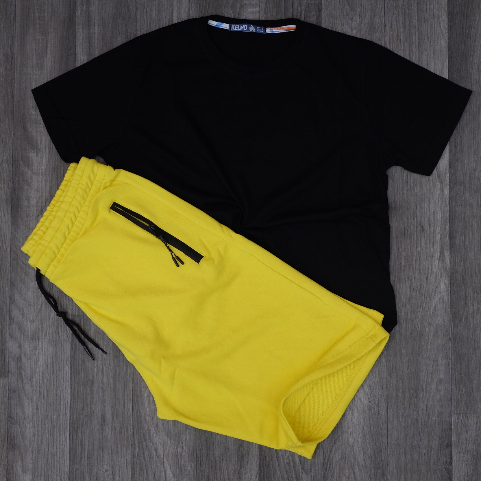 Ensemble T-Shirt Noir et Short Jaune