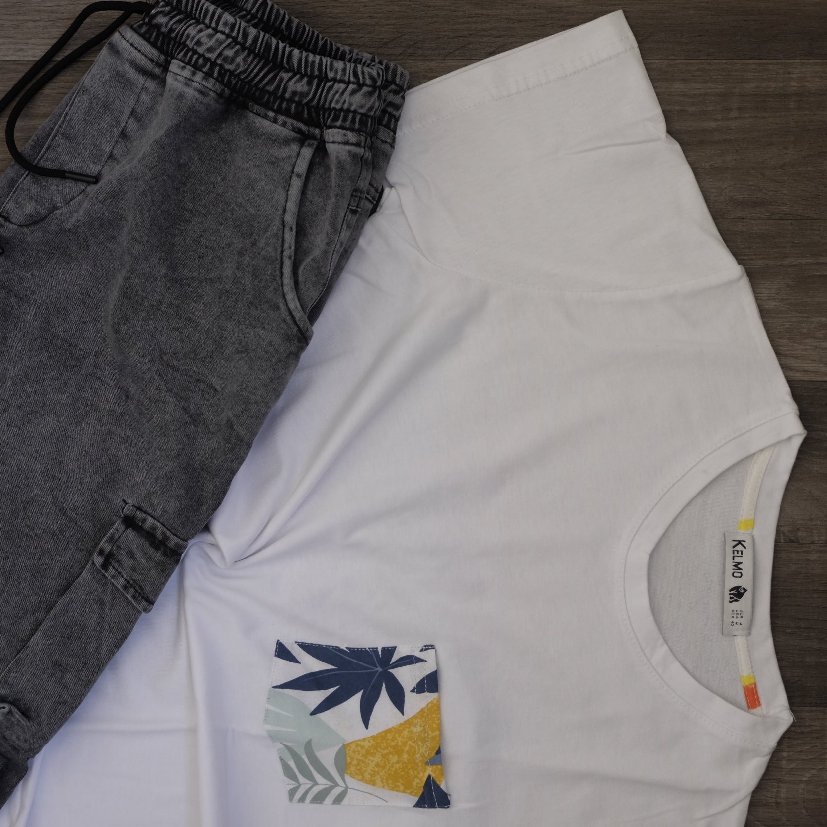 Ensemble T-shirt Blanc Hawaï et Jean Gris Délavé