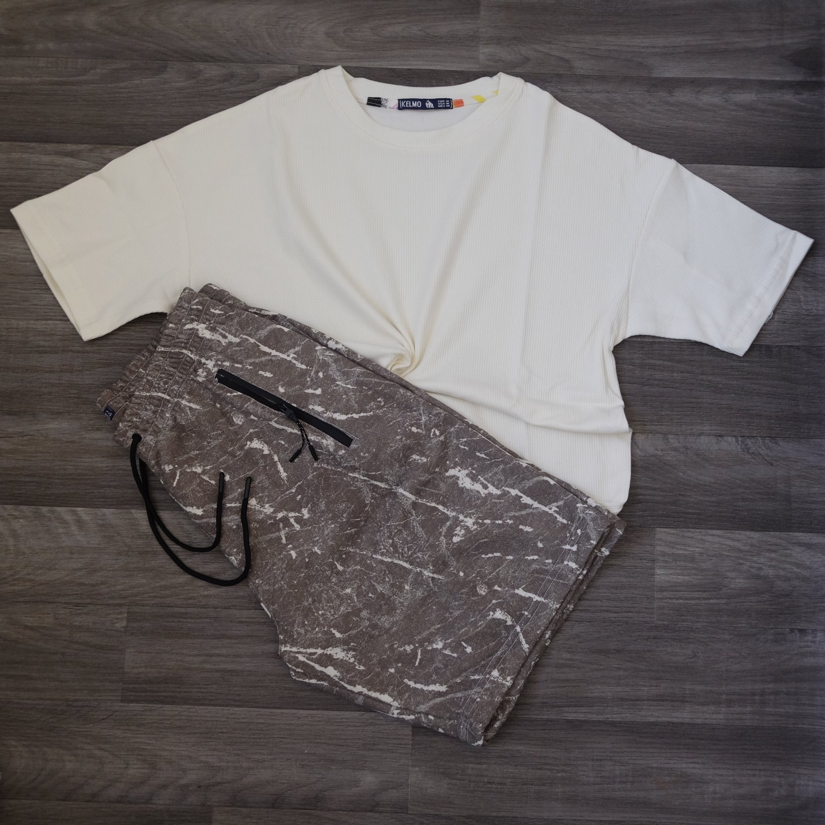 Ensemble T-shirt Blanc Oversize et Short Imprimé Marbre Marron
