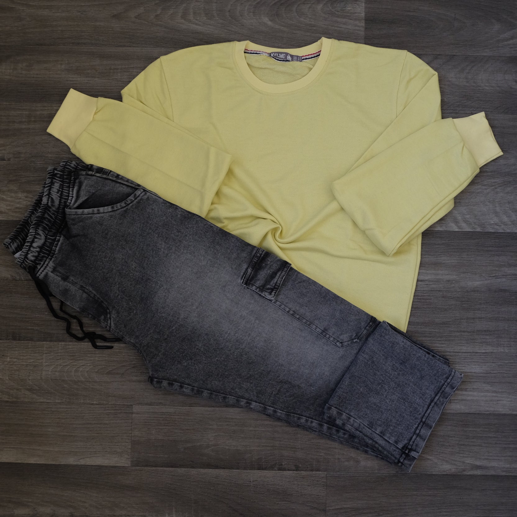 Ensemble Cargo Jeans Délavé Gris Straight + Sweat Jaune Poussin