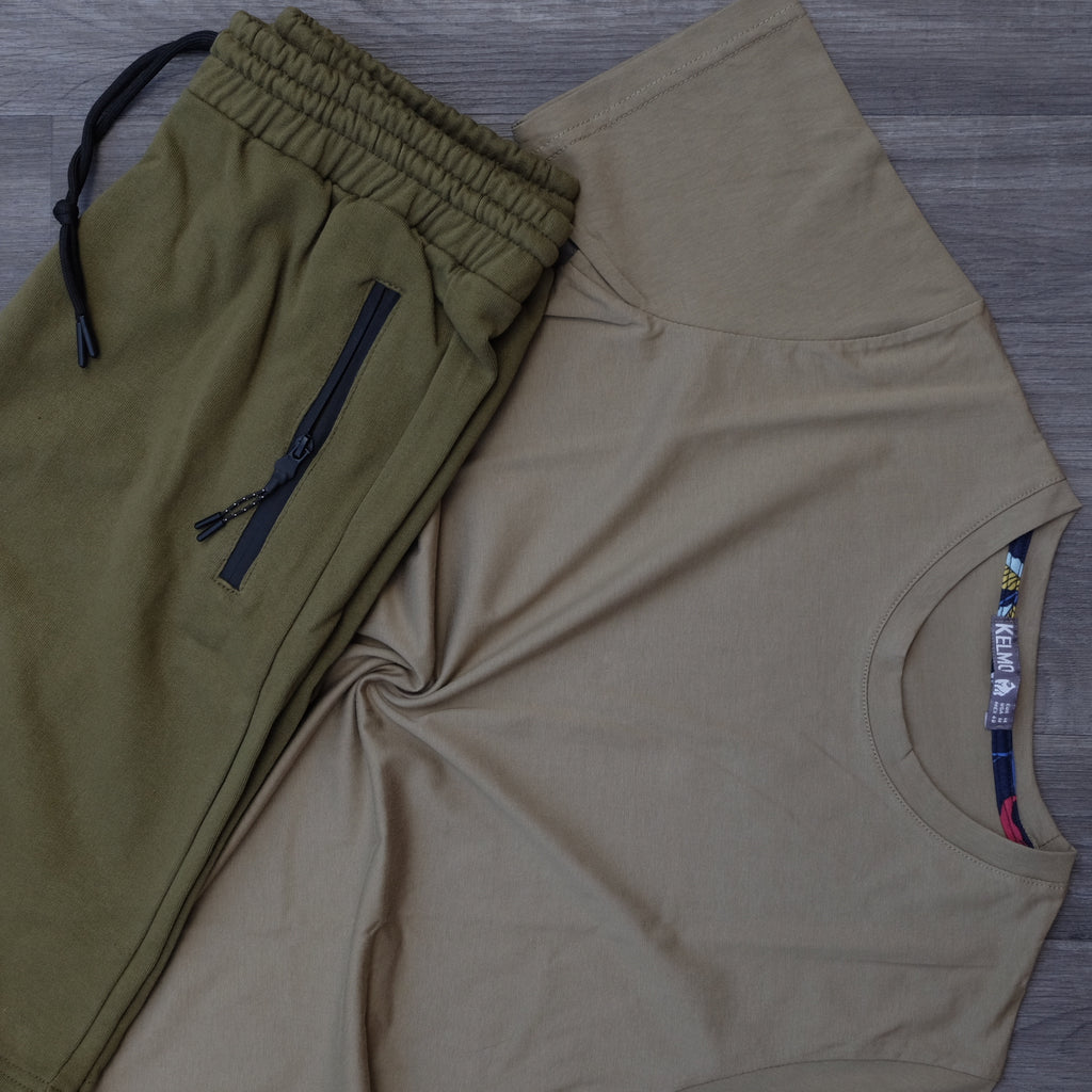Ensemble T-Shirt Beige Foncé et Short Kaki