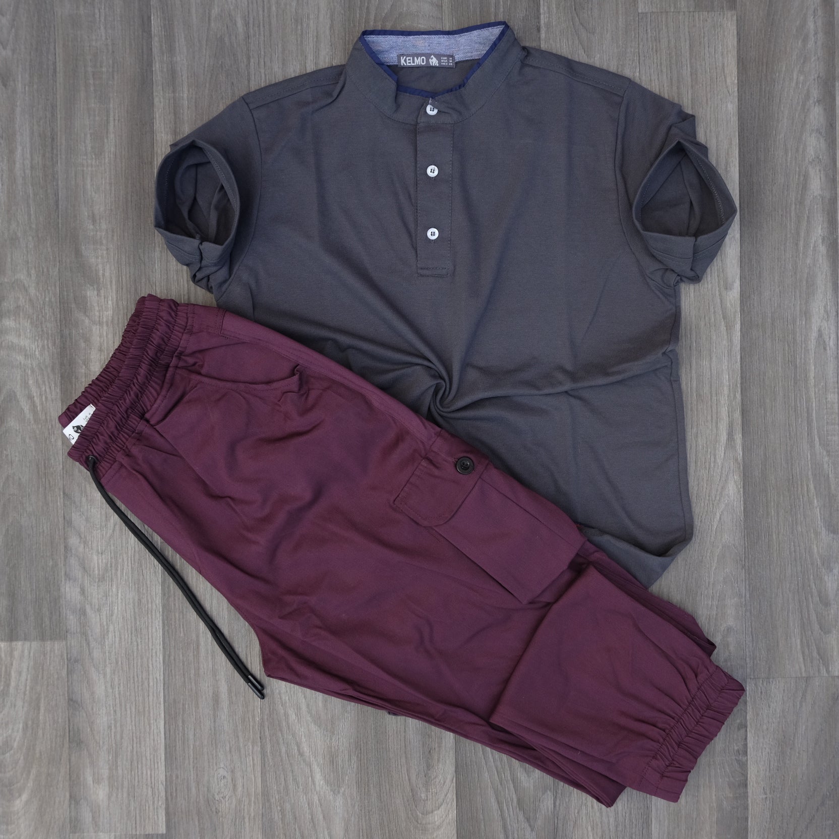 Ensemble Polo Gris Chiné Foncé et Cargo Grenat