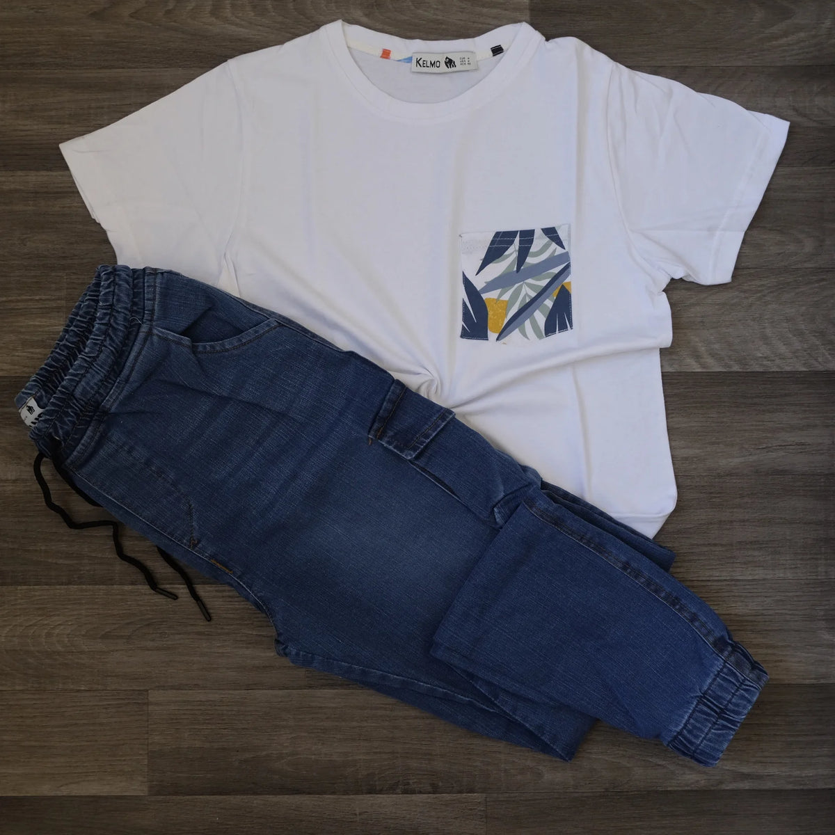 Ensemble T-shirt Blanc Hawaï et Jean Bleu Délavé