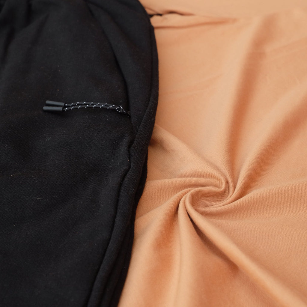 Ensemble Jogging Noir et T-Shirt Marron Clair