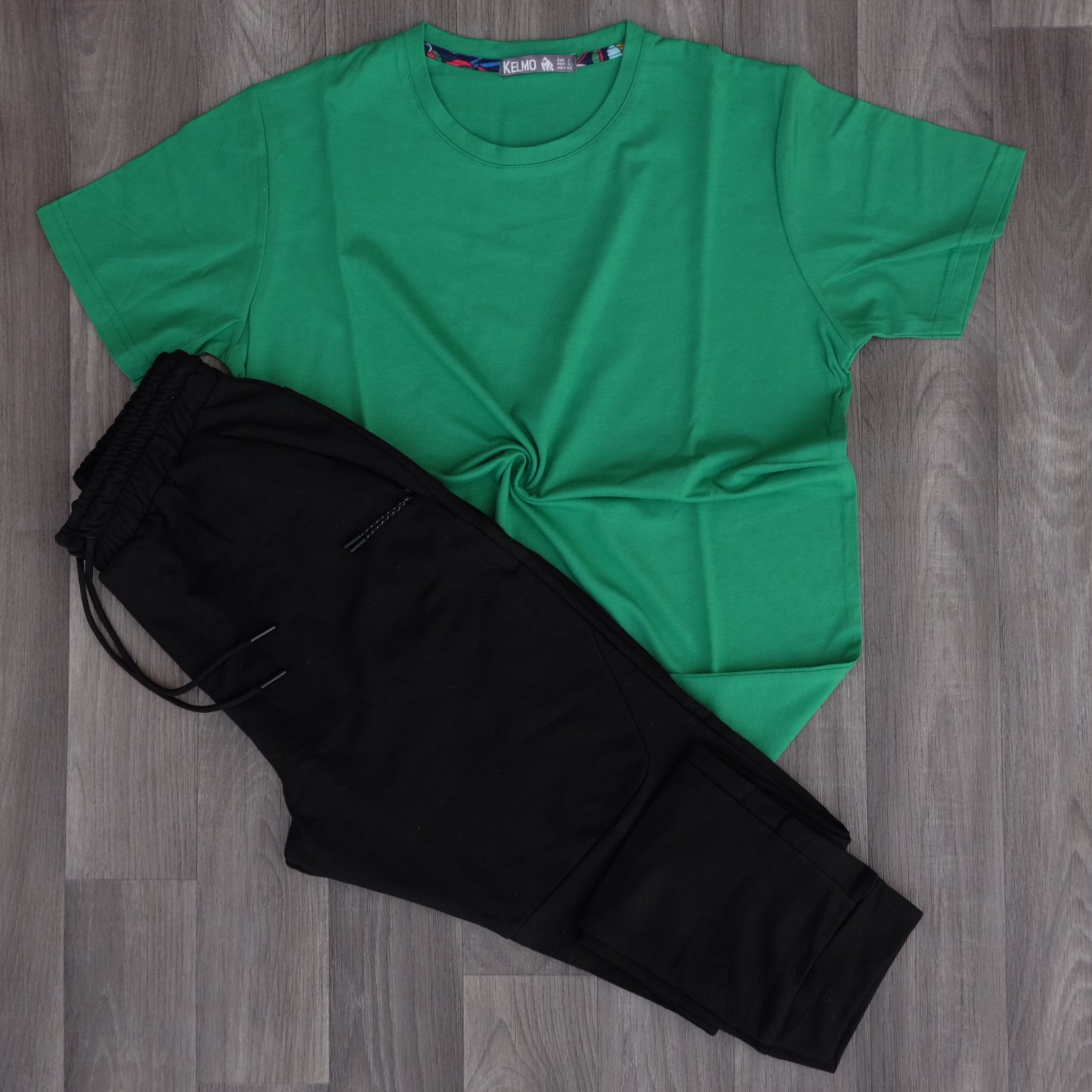 Ensemble Jogging Noir et T-Shirt Vert Raj