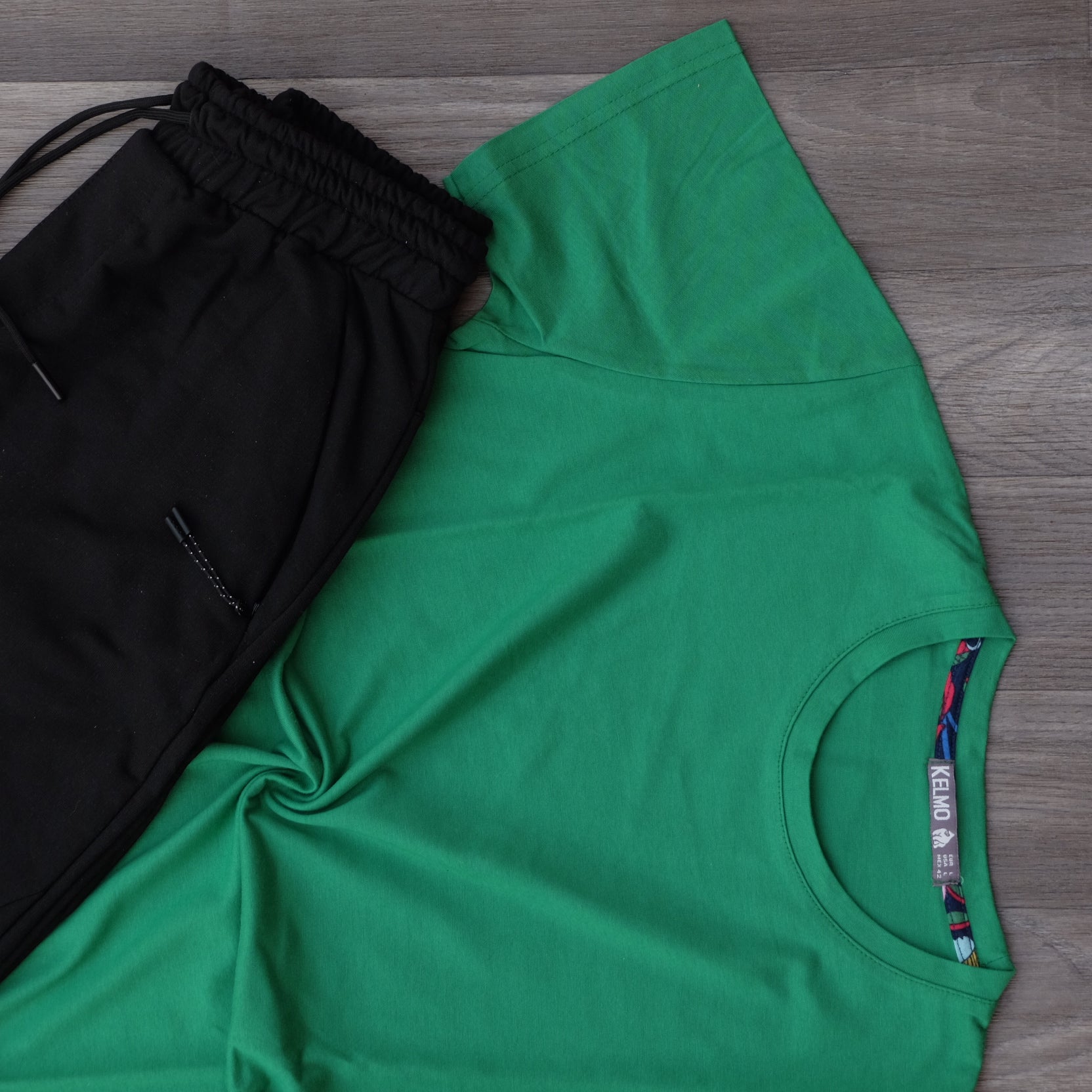 Ensemble Jogging Noir et T-Shirt Vert Raj